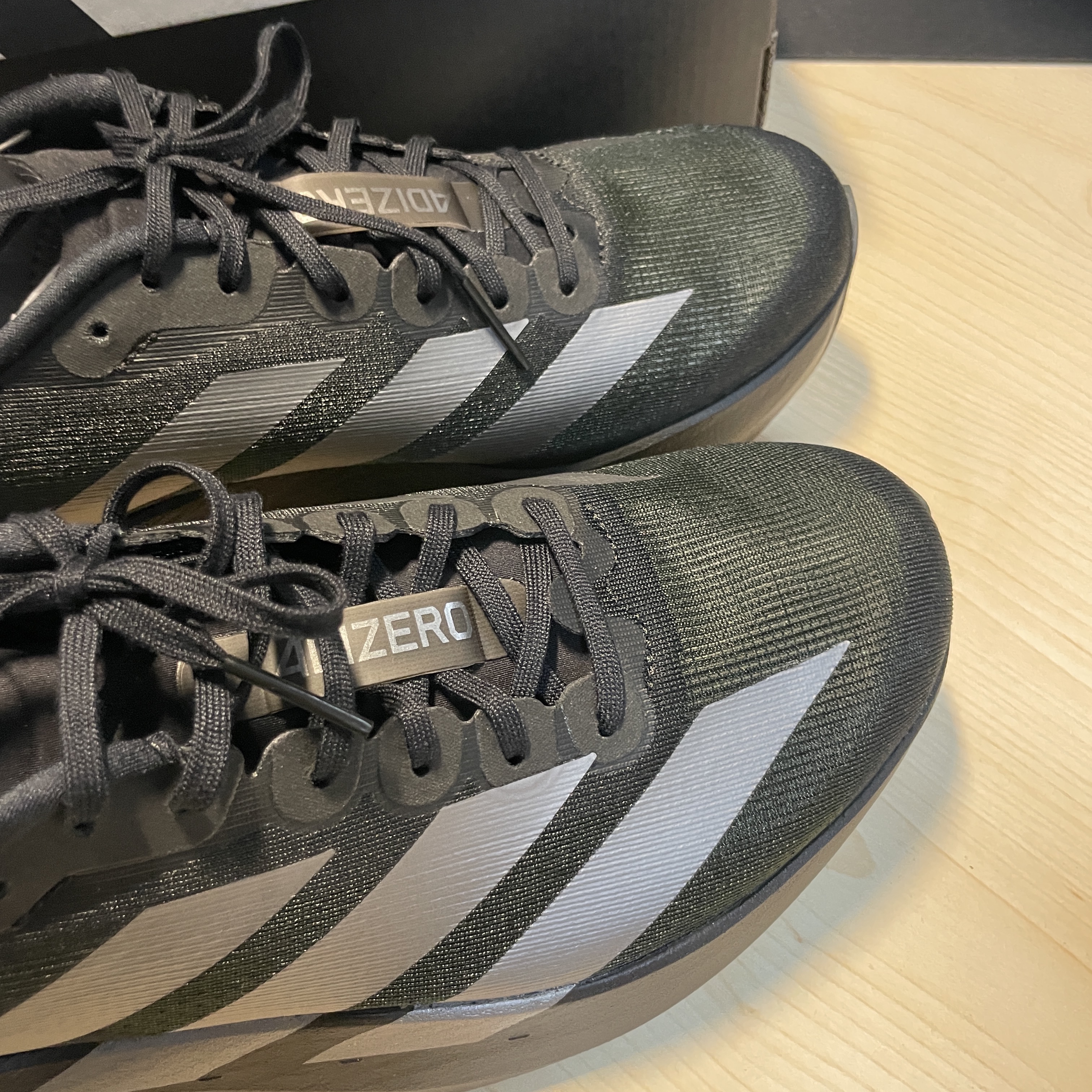 Adidas Adizero EVO SL Core Black Iron Metallic 착용 스타일 - 2