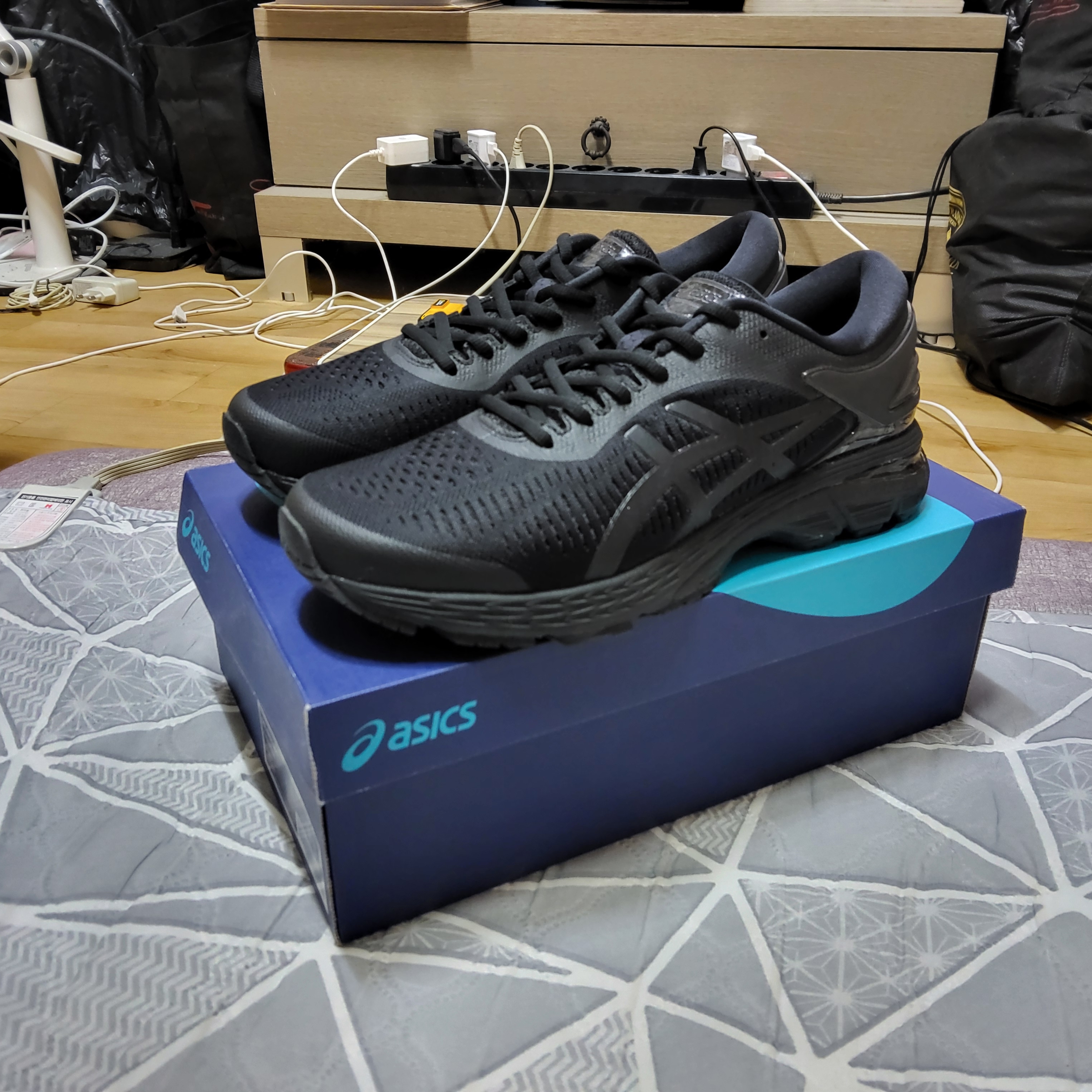 Asics Gel-Kayano 25 Glacier Grey 착용 스타일 - 2
