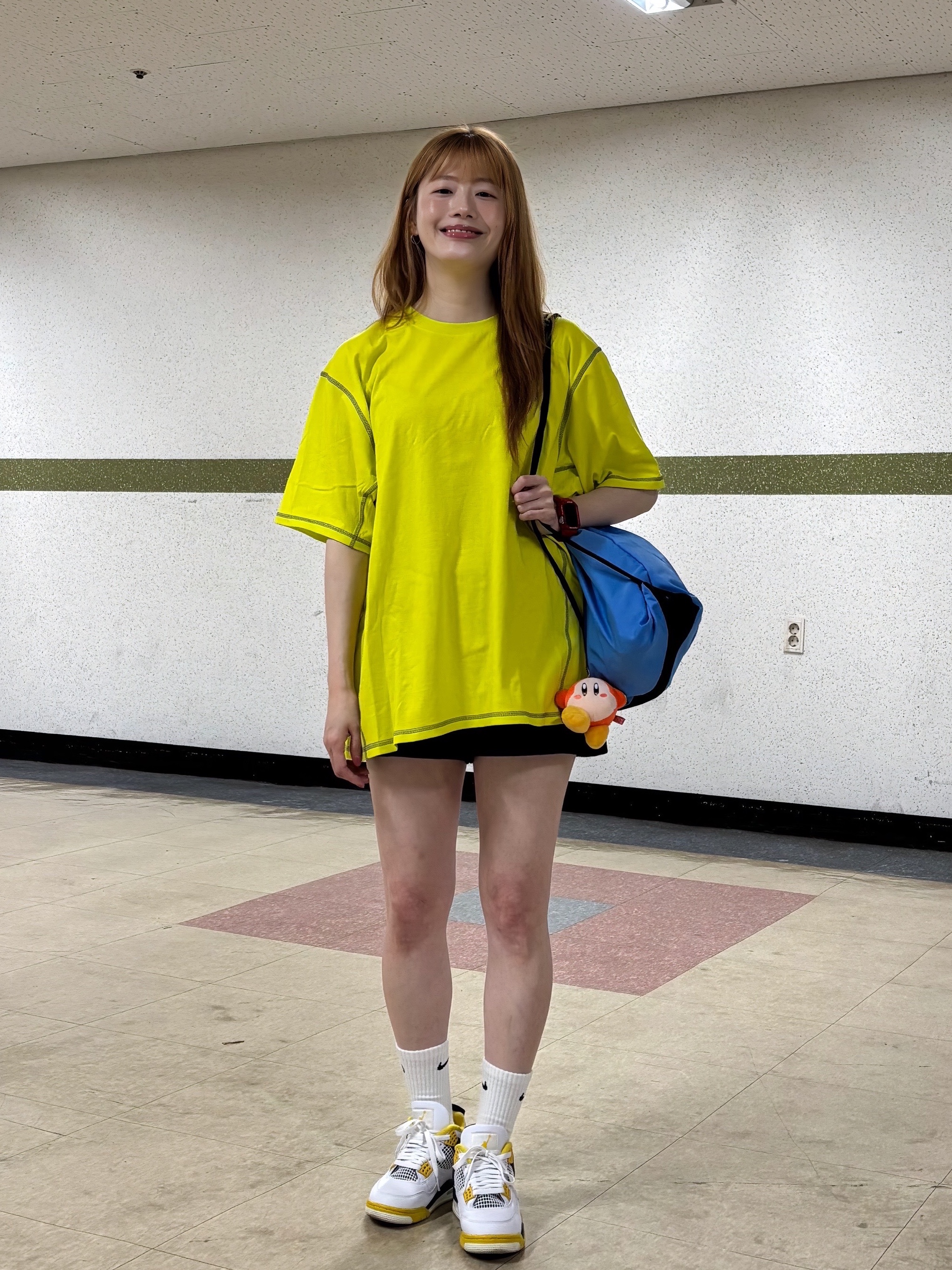 Stussy x Mountain Hardwear T-Shirt Flashlight, (W) Jordan 4 Retro Vivid Sulfur 착용 스타일 - 8