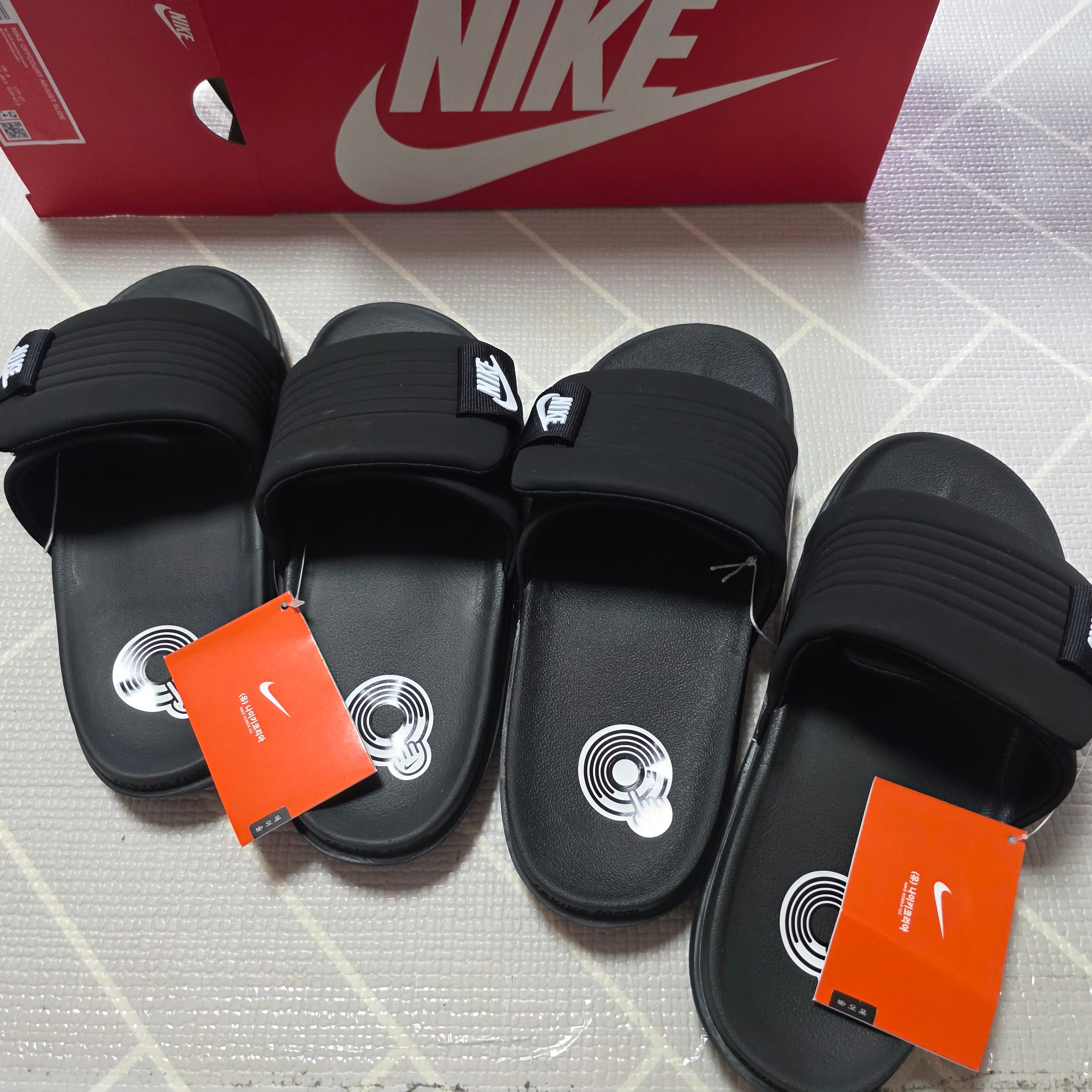 Nike Offcourt Adjust Slide Black White 착용 스타일 - 2