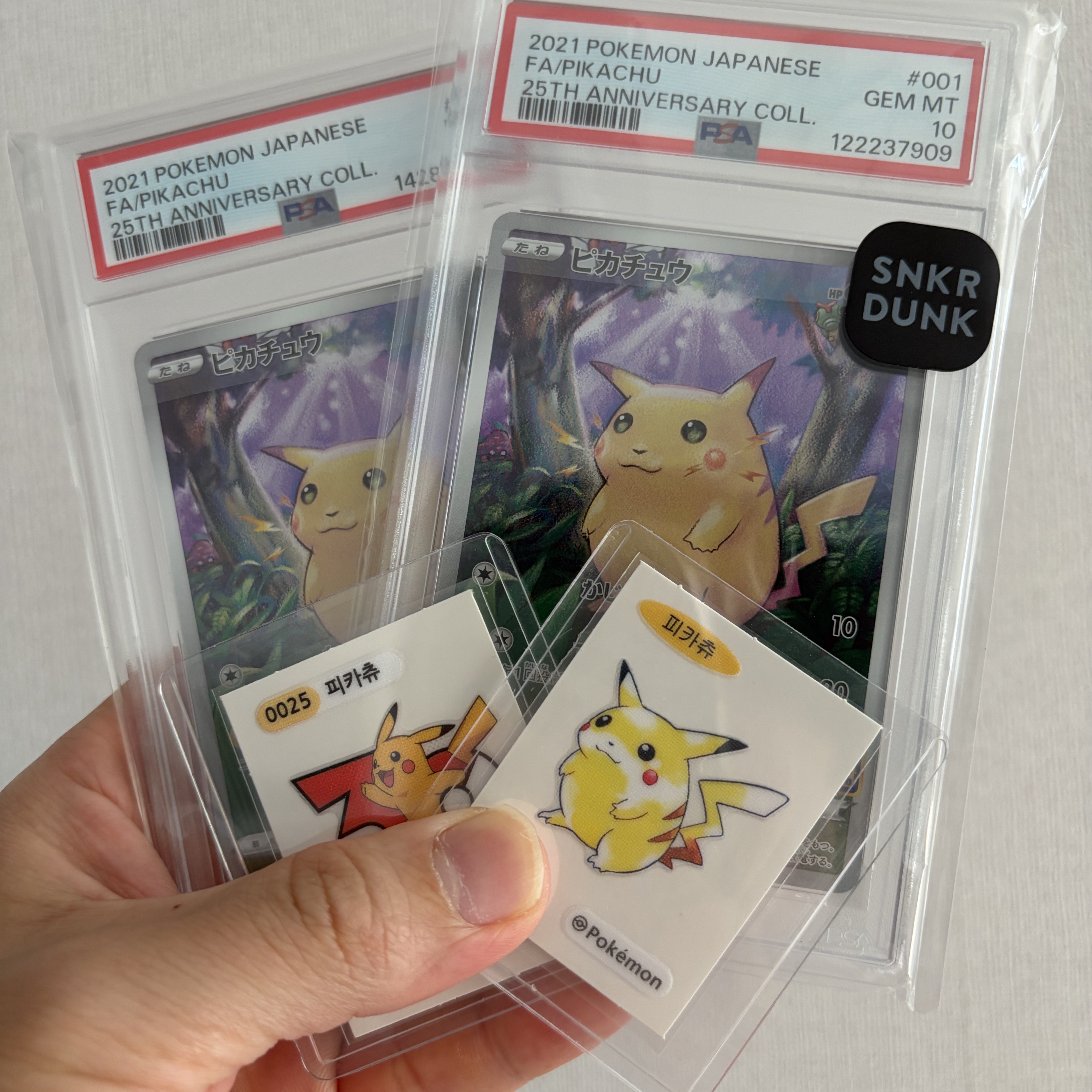 Pokemon TCG Pikachu 25Th Anniversary Collection (Japanese Ver.) 착용 스타일
