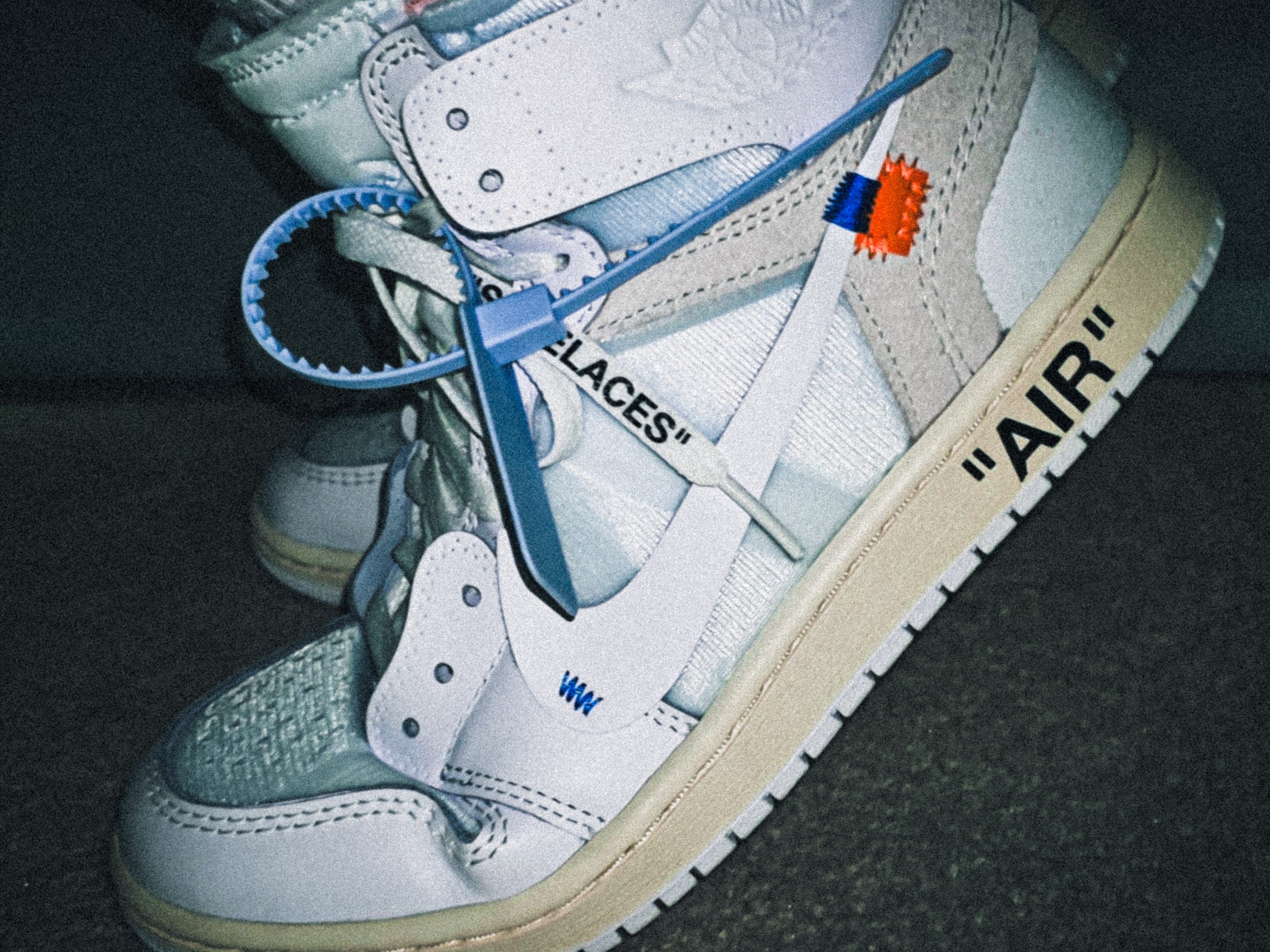 Jordan 1 x Virgil Abloh Archive Retro High Alaska White, Off-White x Amore Pacific Protection Box (Without Cosmetics) 착용 스타일 - 6