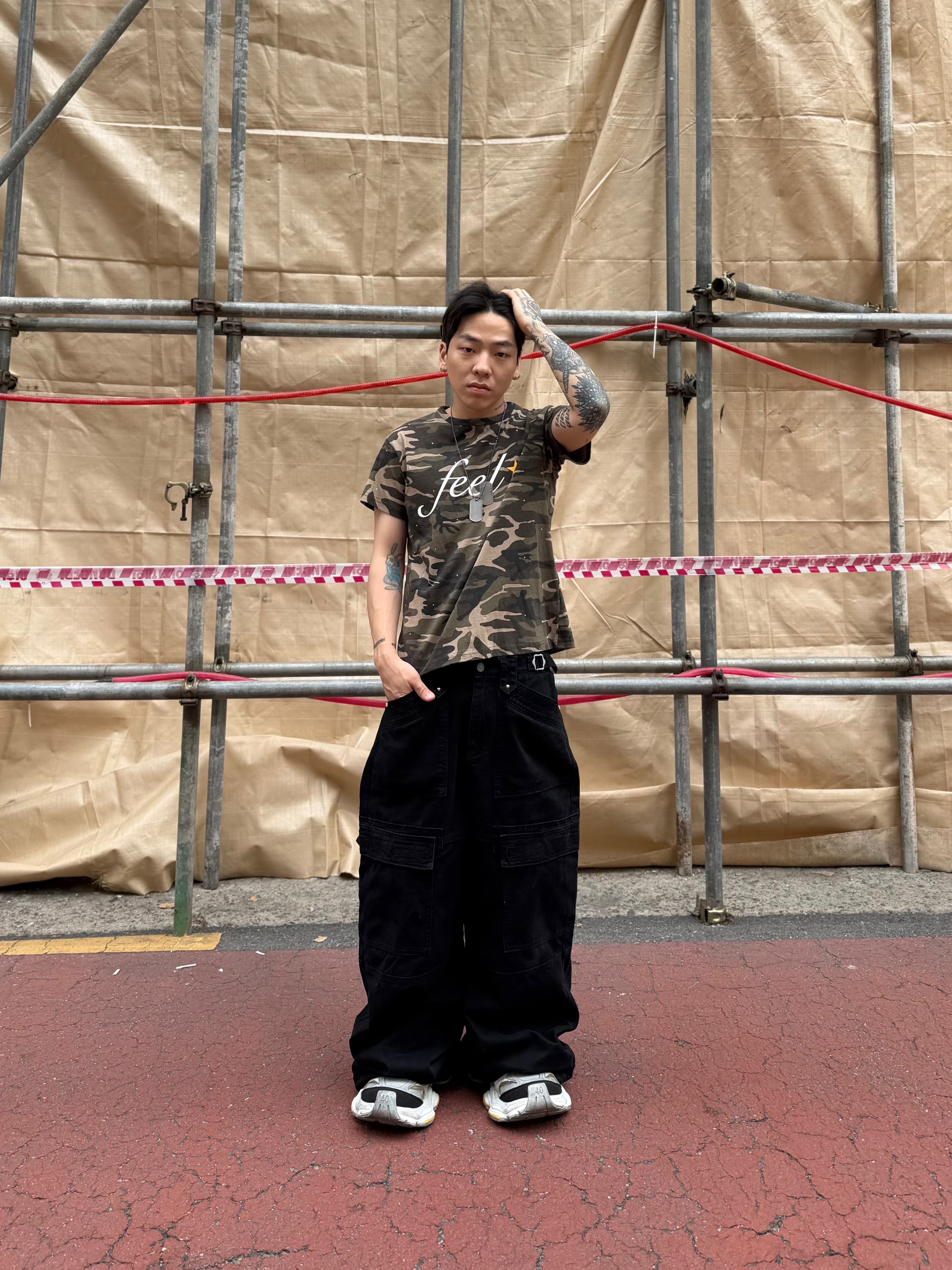 (W) Balenciaga Cargo Sneakers Grey Black Yellow 착용 스타일 - 3