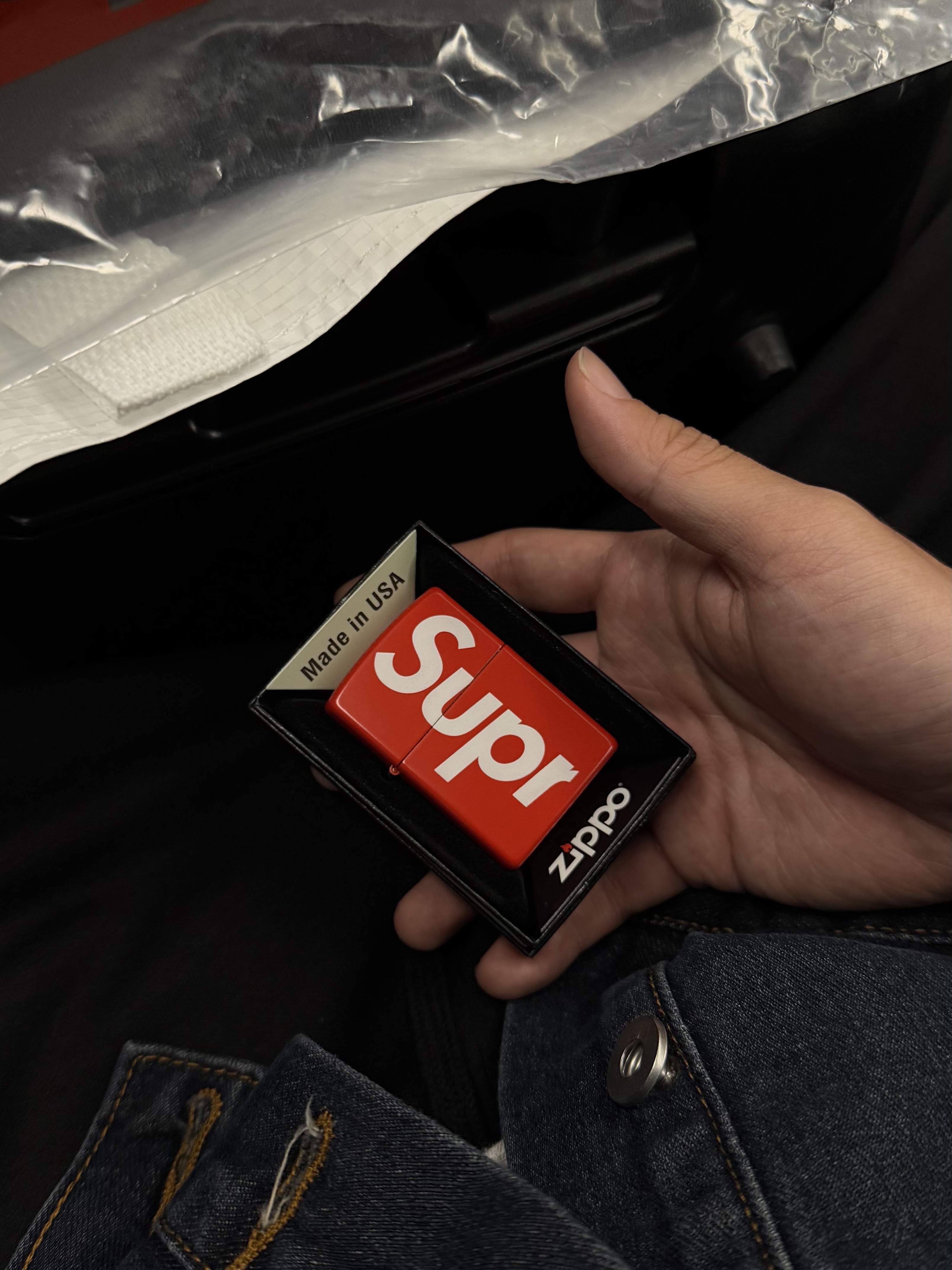 Supreme Logo Zippo Red, Supreme x Umbro Cotton Ripstop Track Jacket Stone - 26SS 착용 스타일 - 1