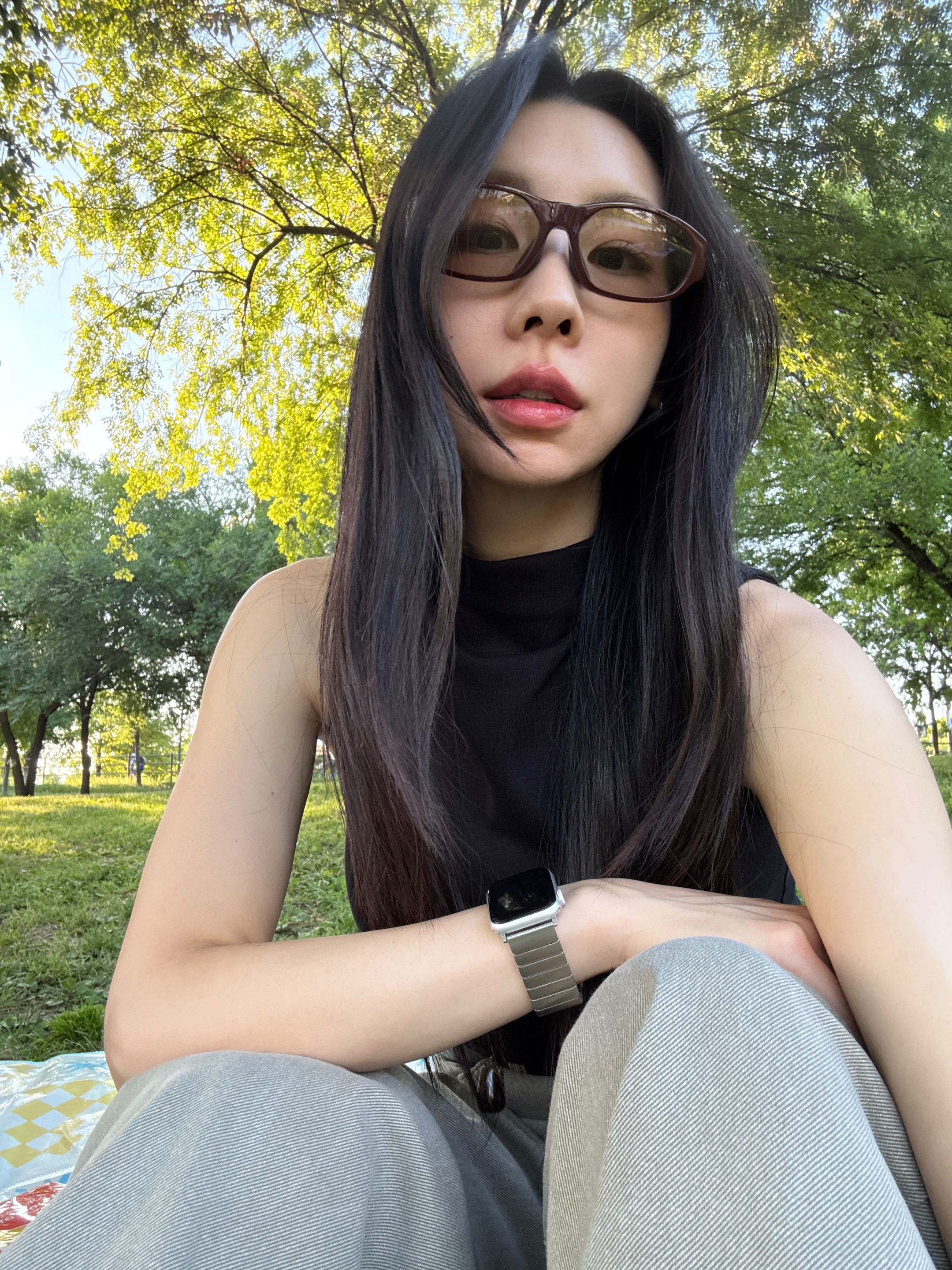 Alex Zono I Dig Running Trucker Hat OG Brown, Apple Watch SE 2024 40mm GPS Starlight Aluminium Case with Sport Band S/M Starlight (Korean Ver.) 착용 스타일 - 4