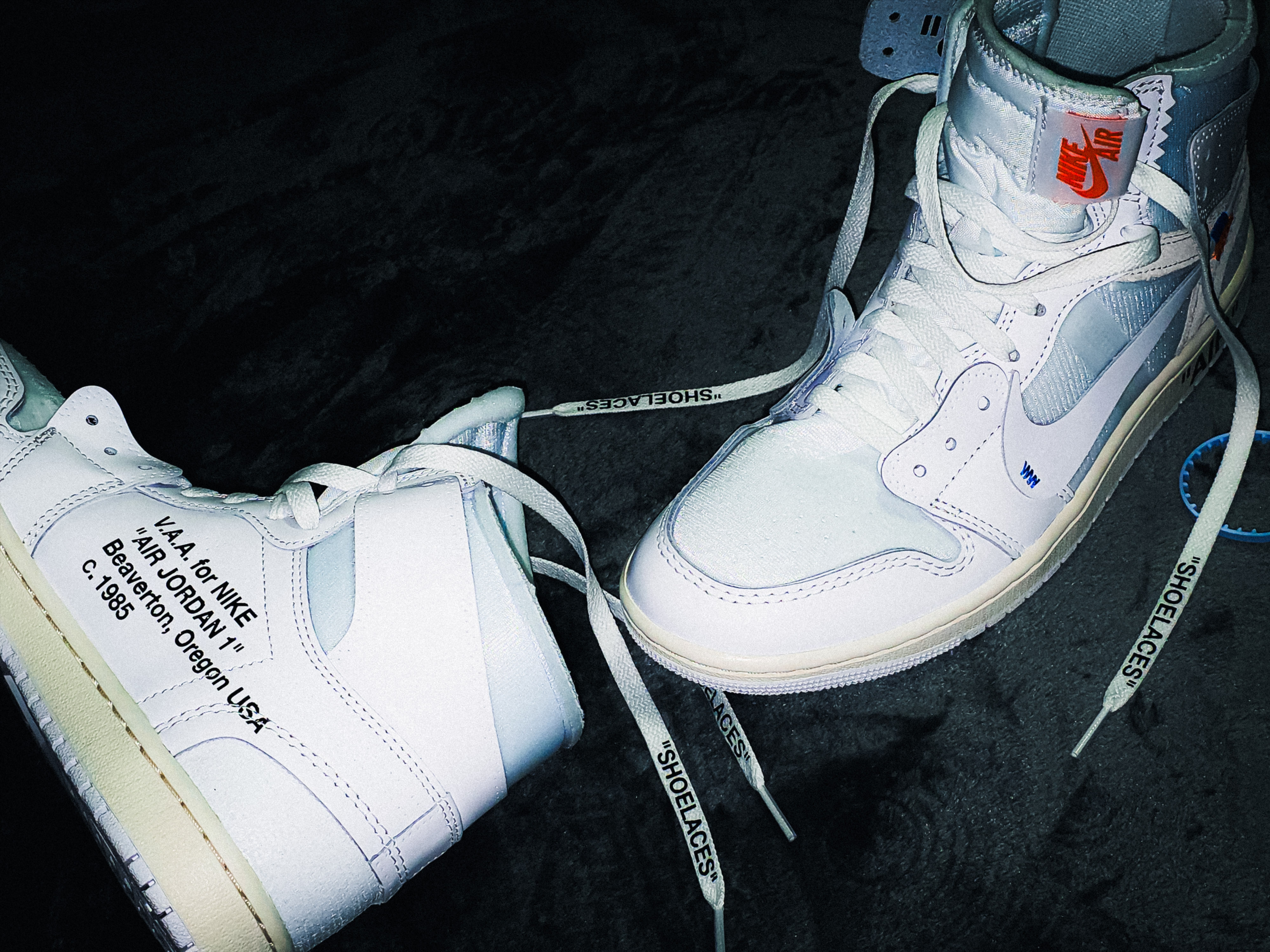 Jordan 1 x Virgil Abloh Archive Retro High Alaska White, Off-White x Amore Pacific Protection Box (Without Cosmetics) 착용 스타일 - 3
