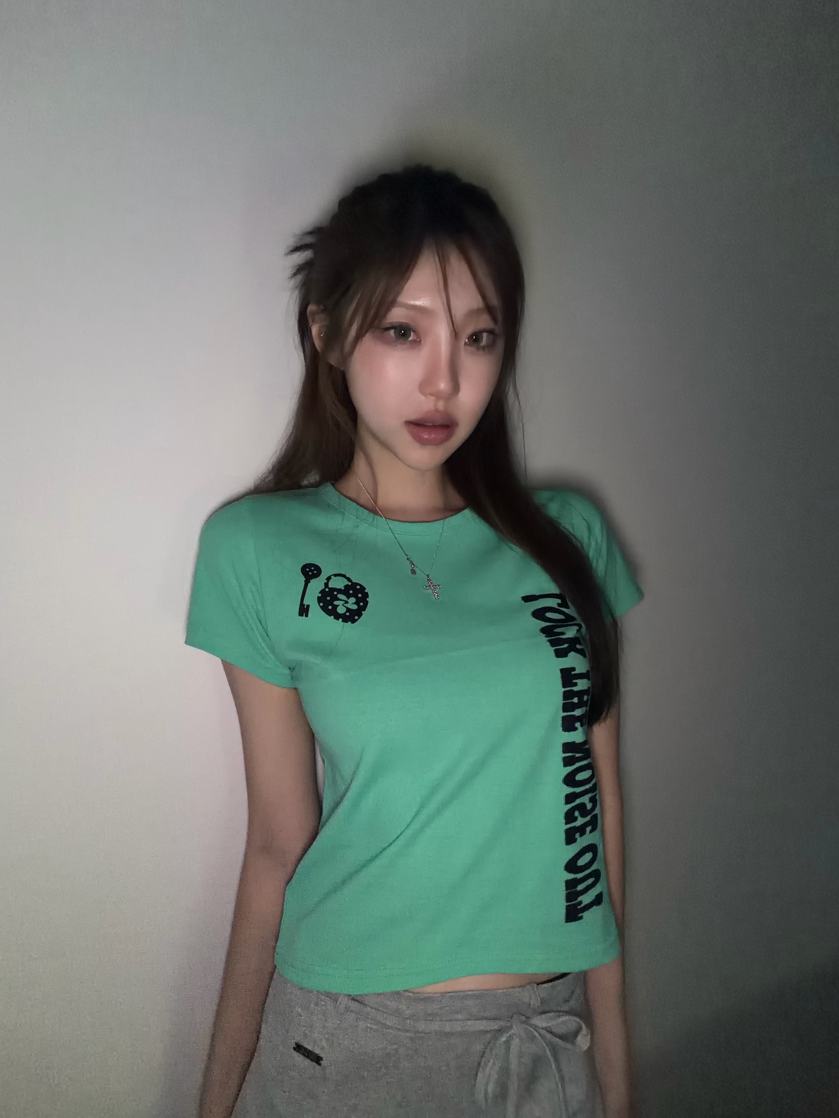 SLEEKGLOW Unlock Semi Crop T-Shirt Mint 착용 스타일 - 2