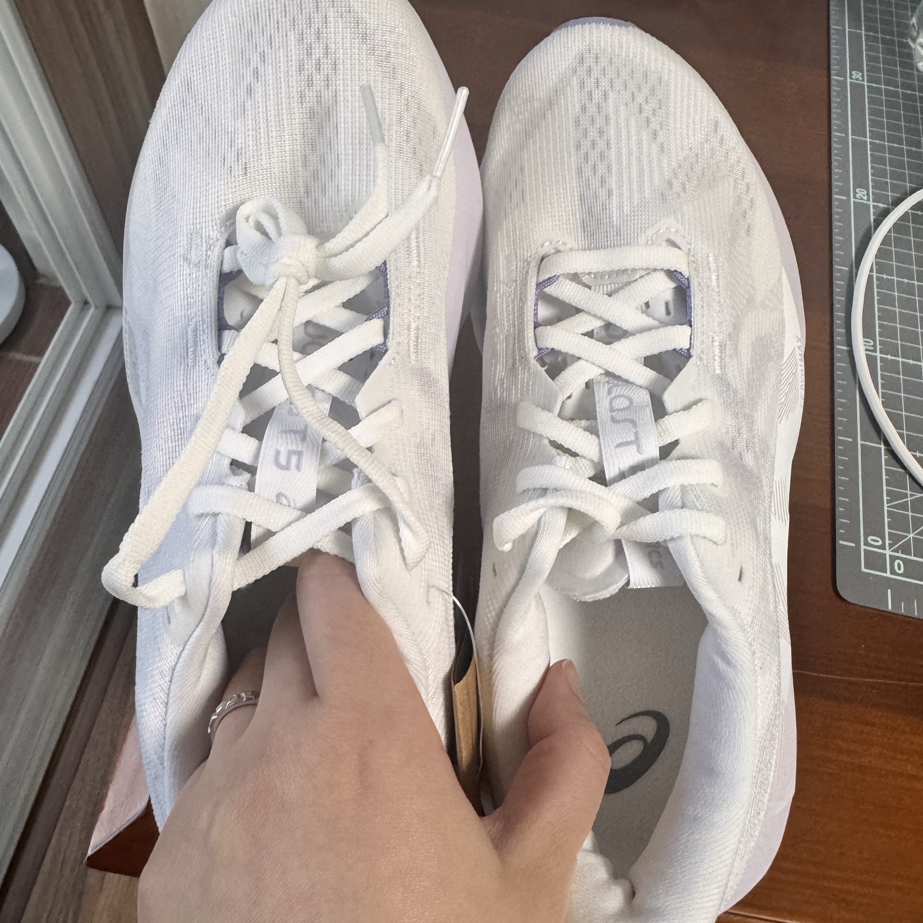 (W) Asics Novablast 5 White Lilac Hint 착용 스타일