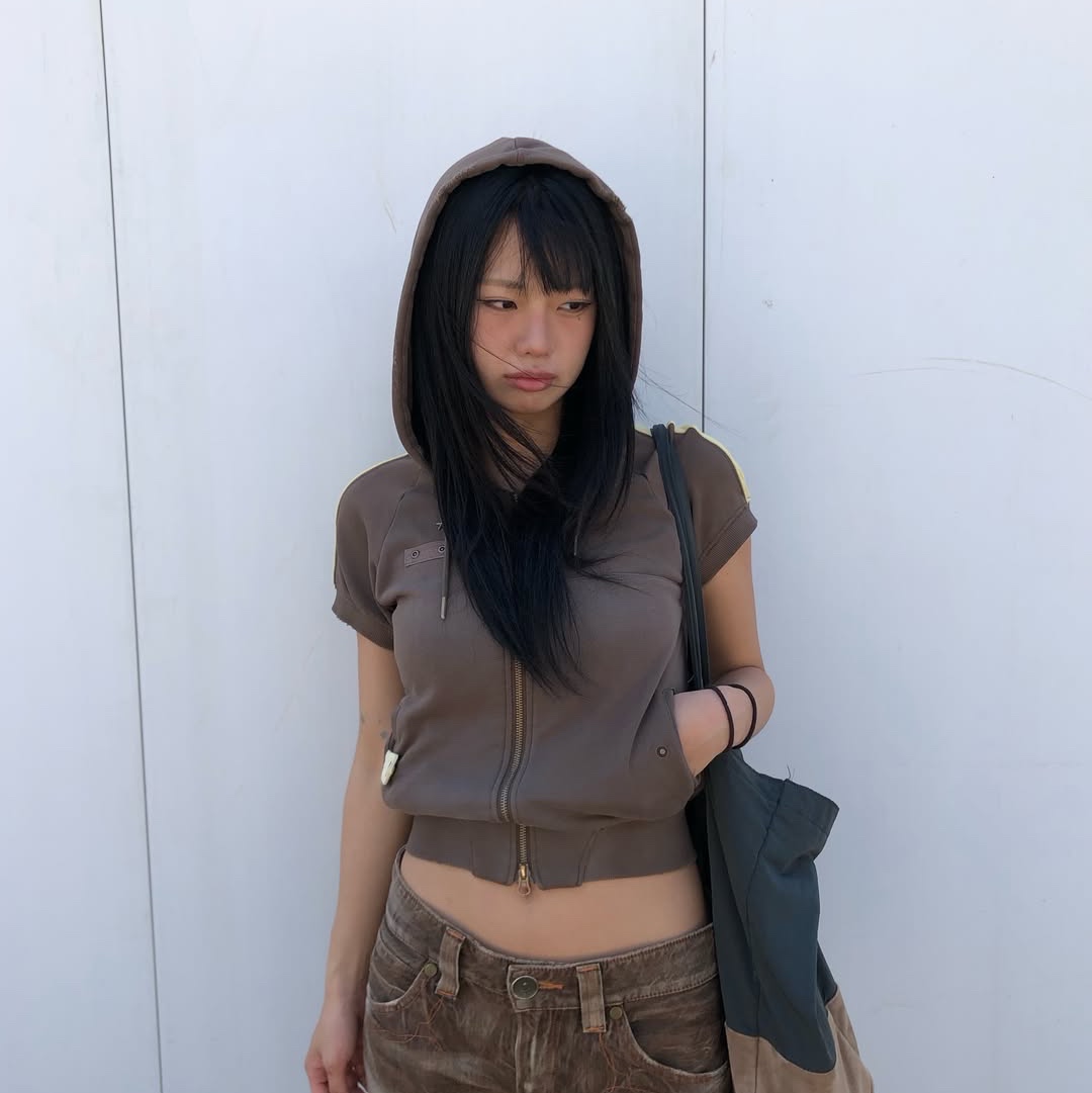 MAINBOOTH Chocolate Hood Zip-up Brown 착용 스타일 - 1