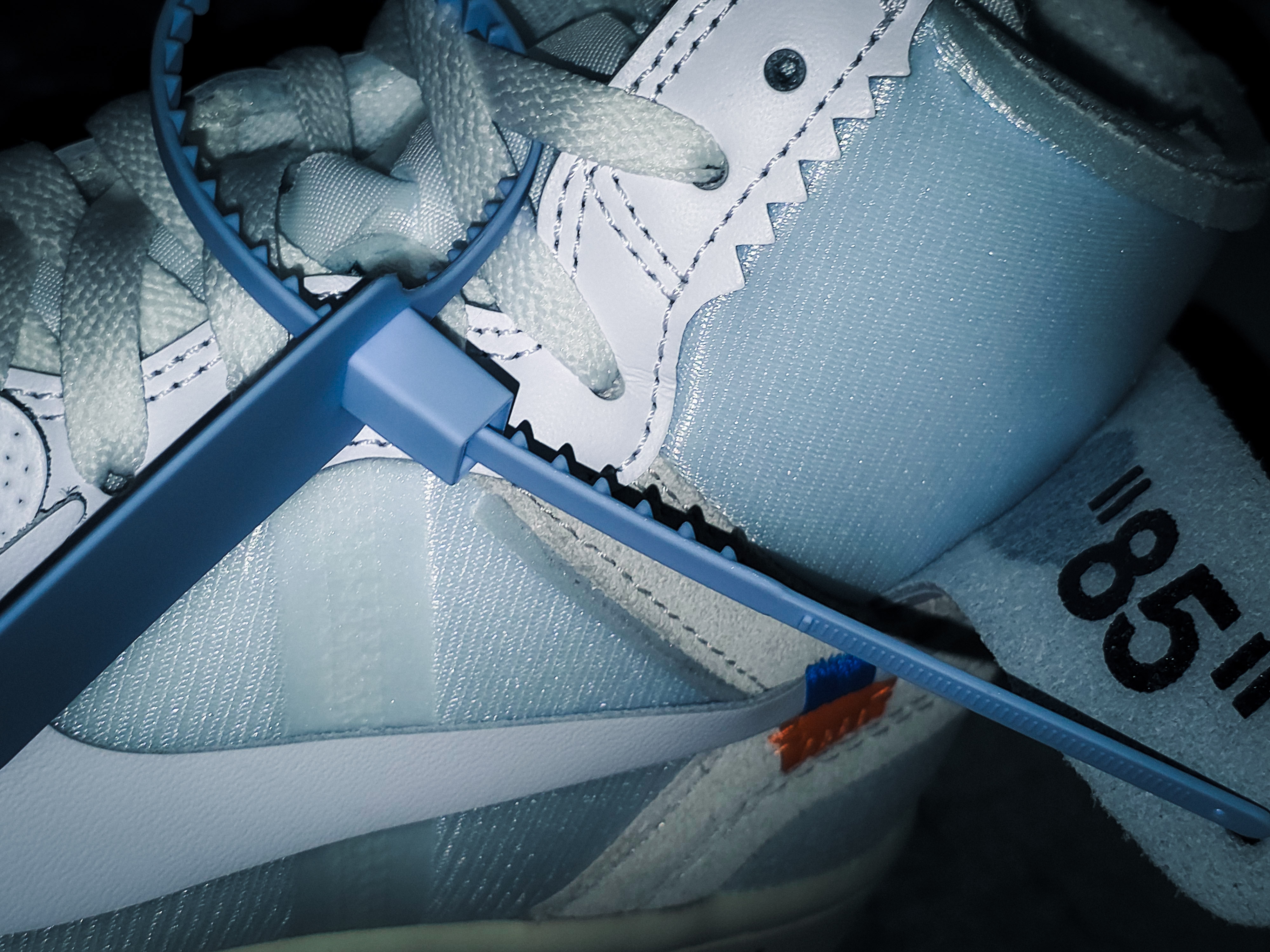 Jordan 1 x Virgil Abloh Archive Retro High Alaska White, Off-White x Amore Pacific Protection Box (Without Cosmetics) 착용 스타일 - 4
