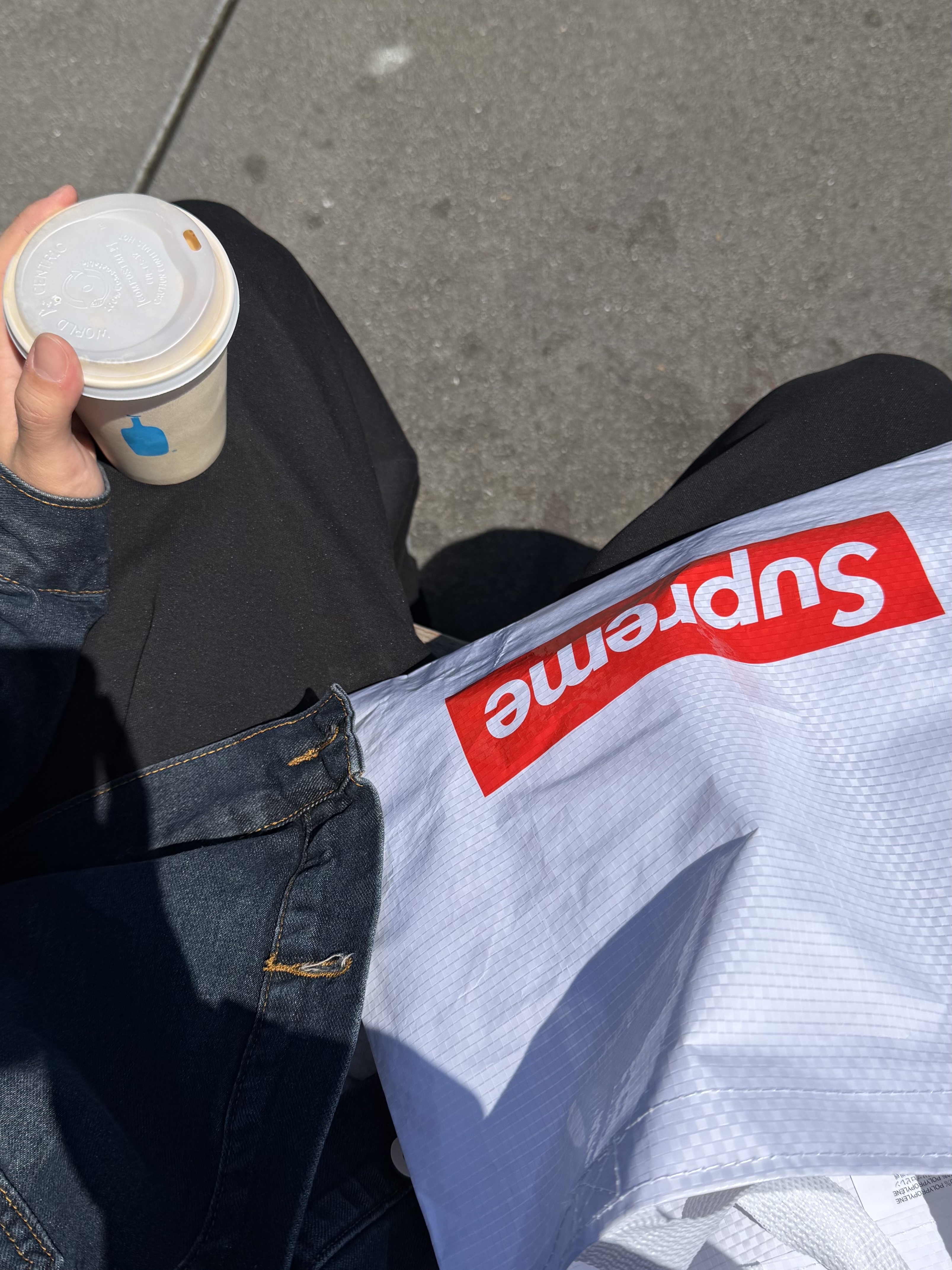 Supreme Raised Script S/S Top Black - 26SS, Supreme x MM6 Maison Margiela Box Logo Zip Up Hooded Sweatshirt White - 26SS 착용 스타일 - 1