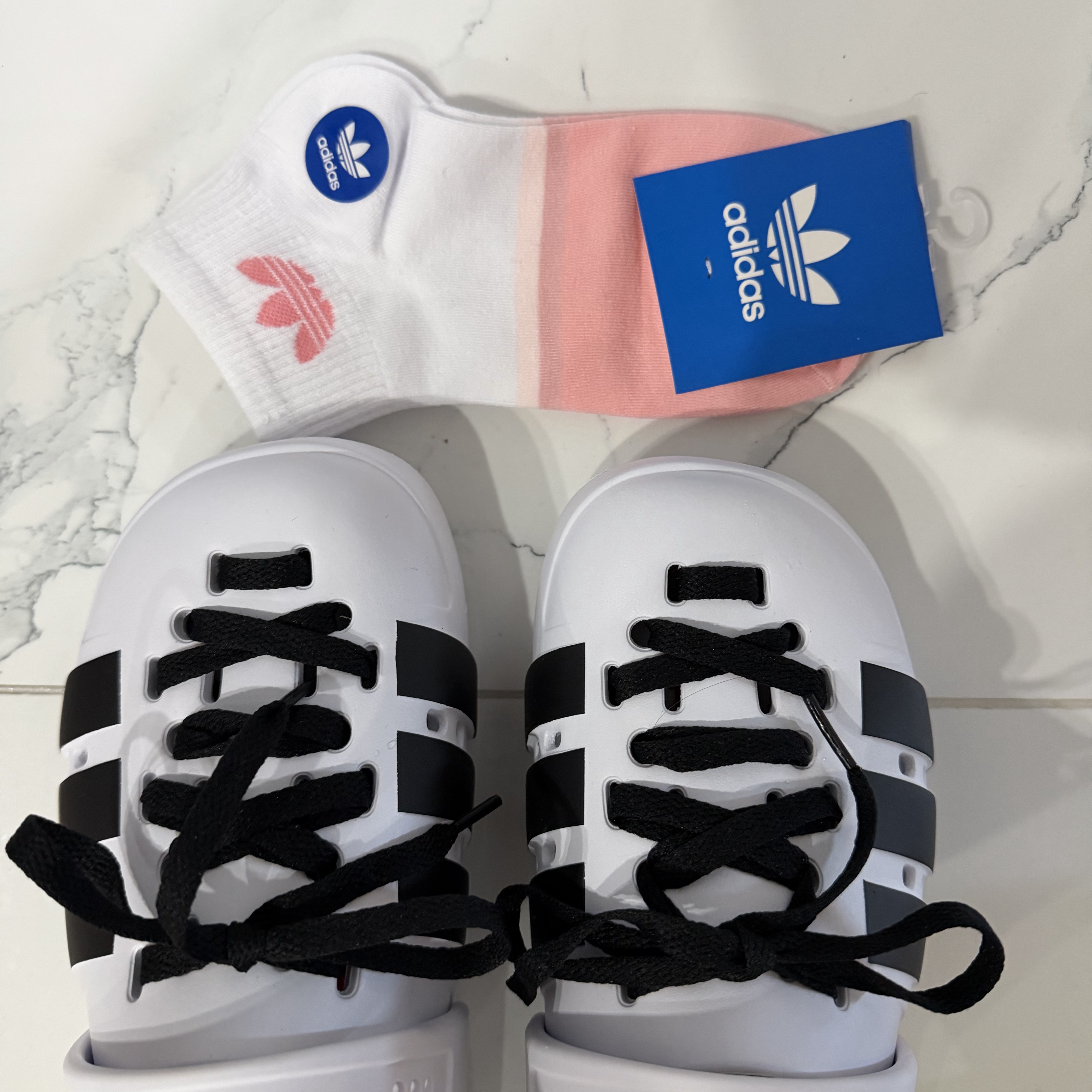 Adidas Adilette Clog 2.0 Cloud White Core Black 착용 스타일 - 2