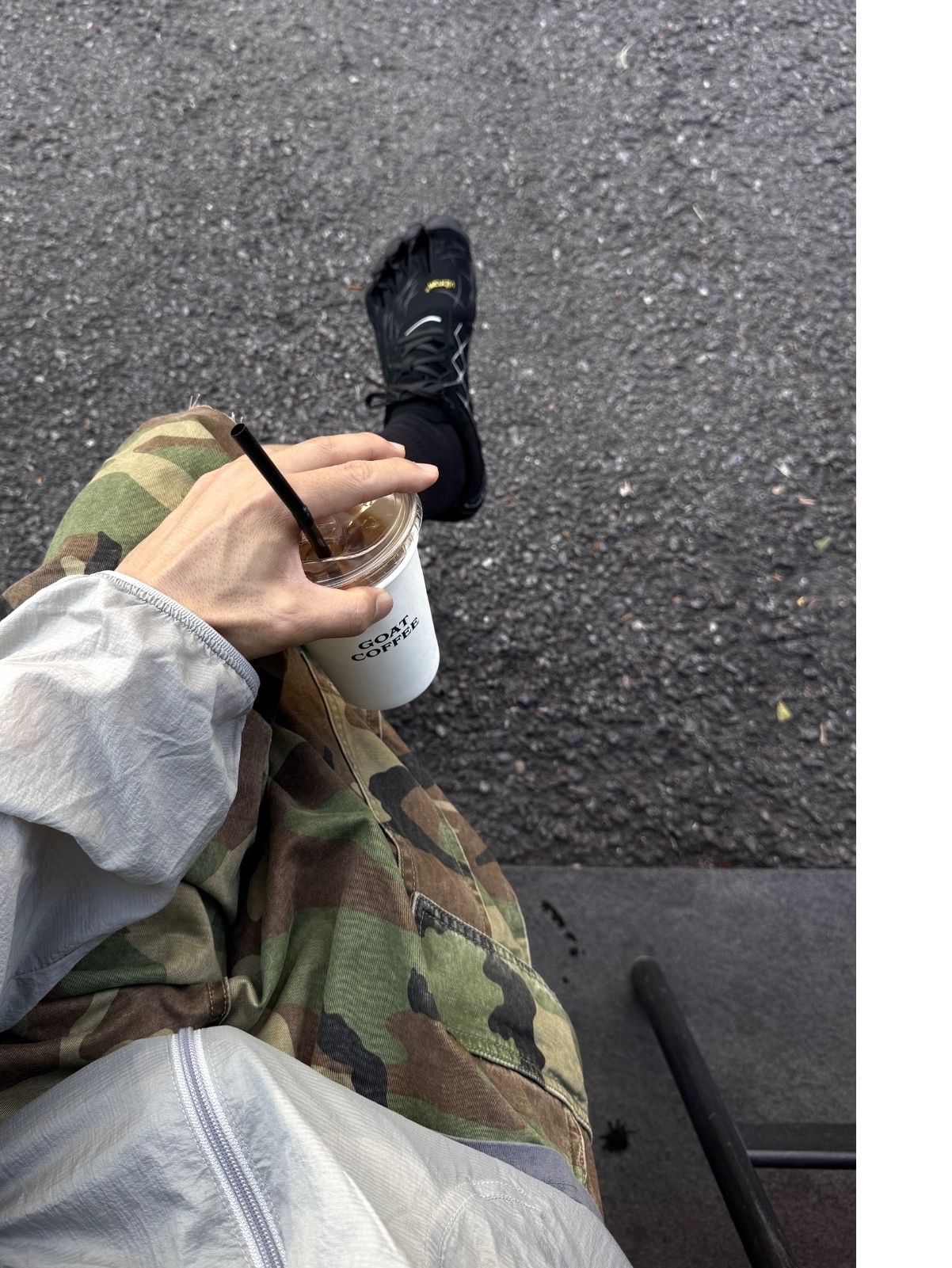 Vibram Fivefingers Seeya LS Evo Black Reflective - 26SS, Balenciaga Swift Oval Sunglasses Black 착용 스타일 - 5