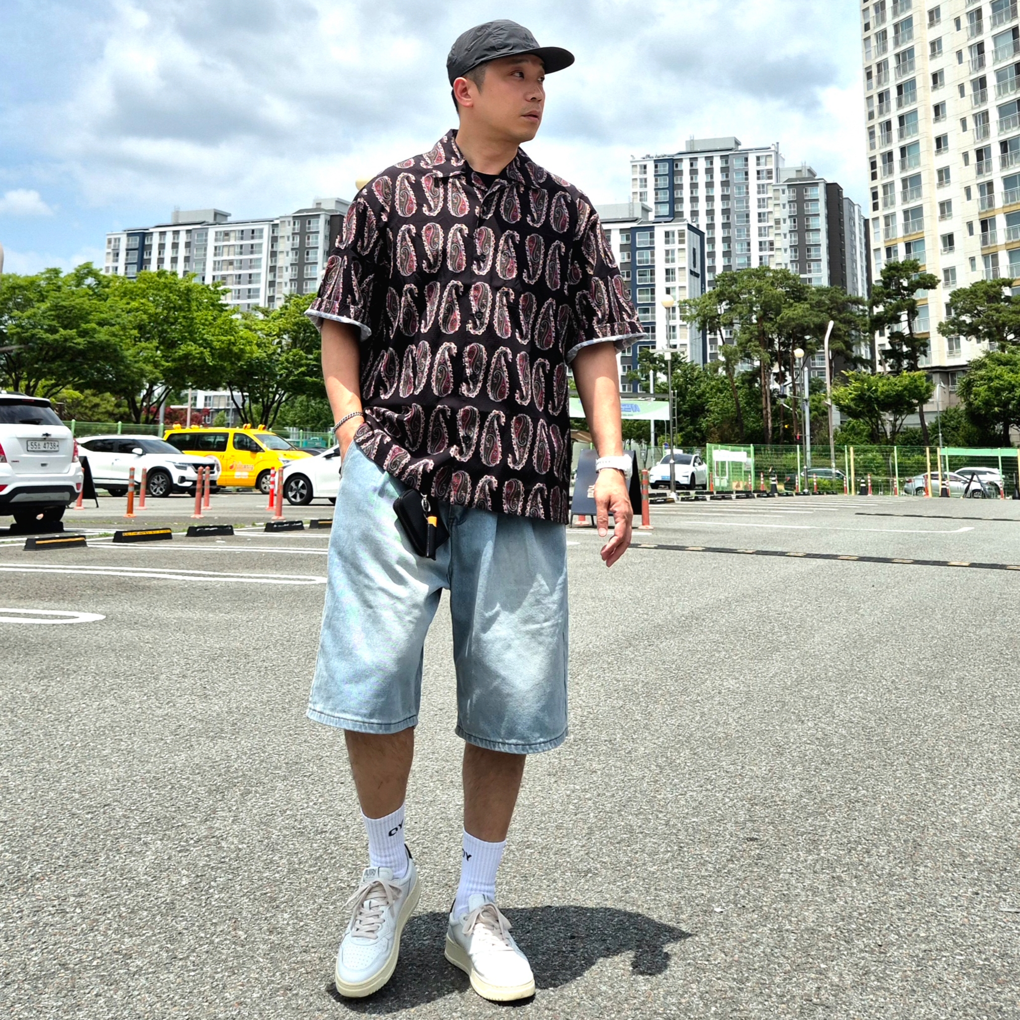 Autry Medalist Low Leather Sneakers White Black, Millo Archive Cade Leather Wallet Leather Black 착용 스타일 - 2
