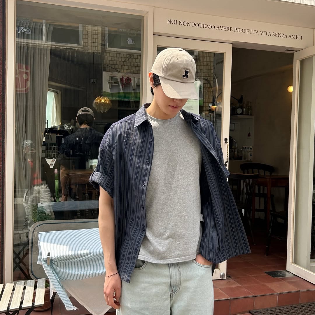 MAINBOOTH Patchwork Roll-up Shirt Navy 착용 스타일 - 2