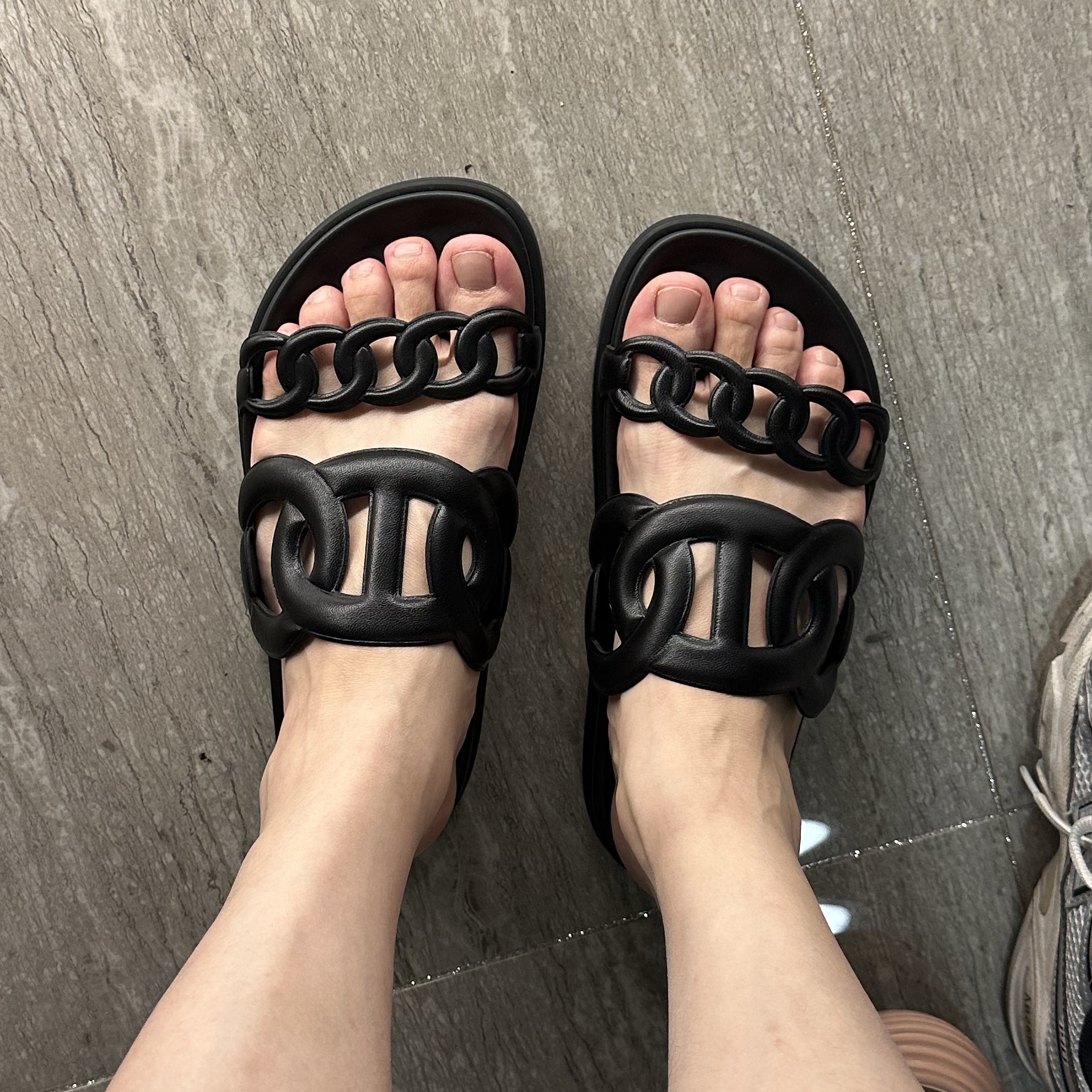 (W) Hermes Extra Sandal Nappa & Noir 착용 스타일