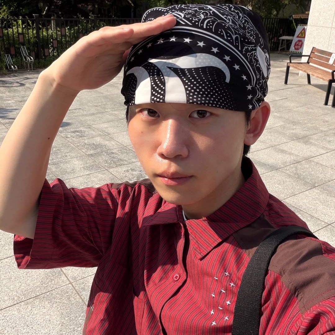 MAINBOOTH Patchwork Roll-up Shirt Red 착용 스타일 - 3