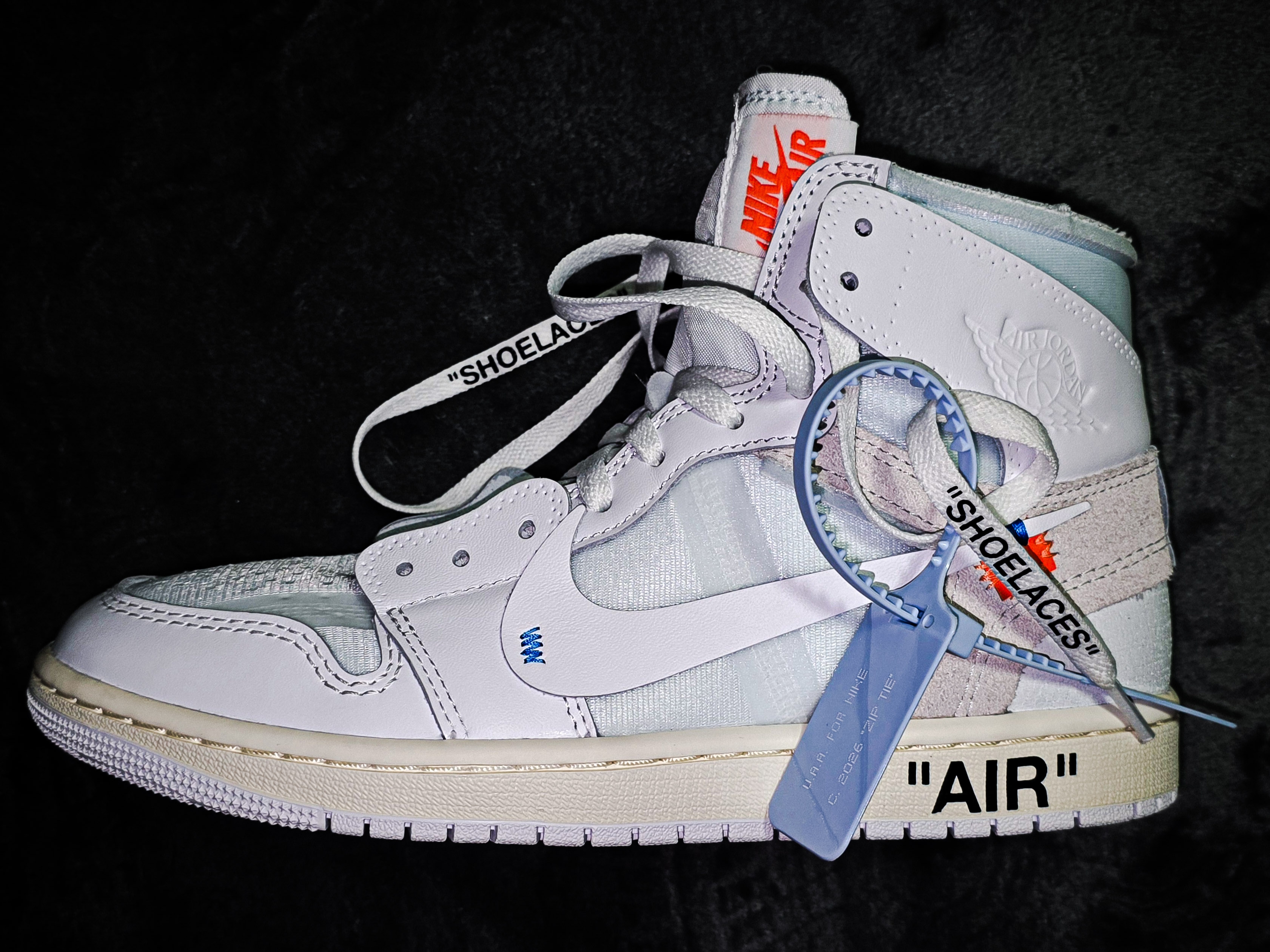 Jordan 1 x Virgil Abloh Archive Retro High Alaska White, Off-White x Amore Pacific Protection Box (Without Cosmetics) 착용 스타일 - 5