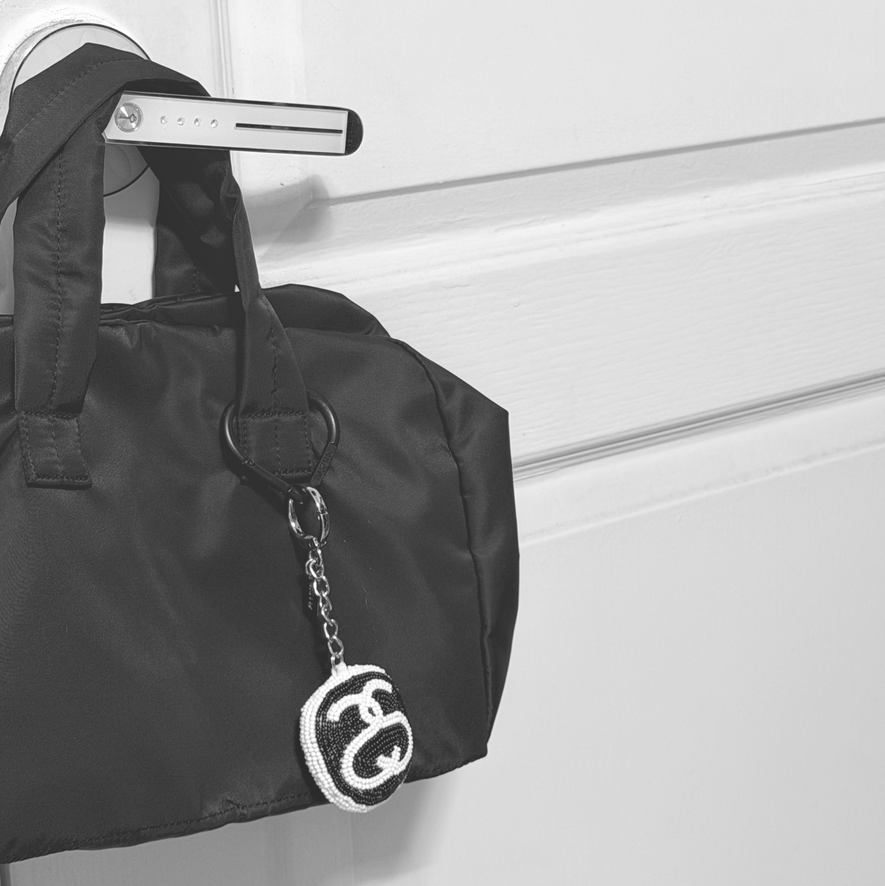 Comme des Garcons Nylon Zipper Tote Bag Black 착용 스타일