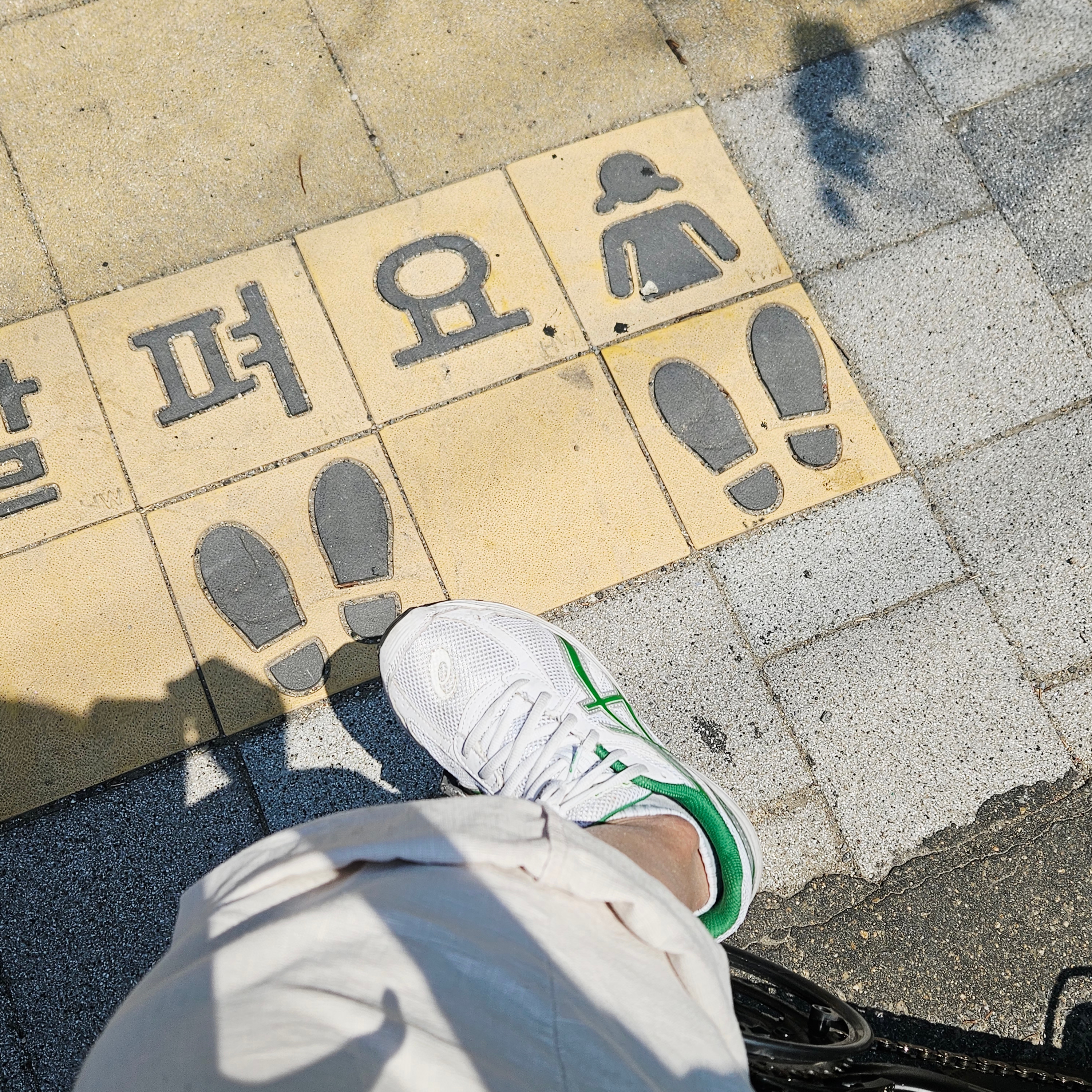 Asics Jog 100 S White Green - 2E Wide 착용 스타일 - 7