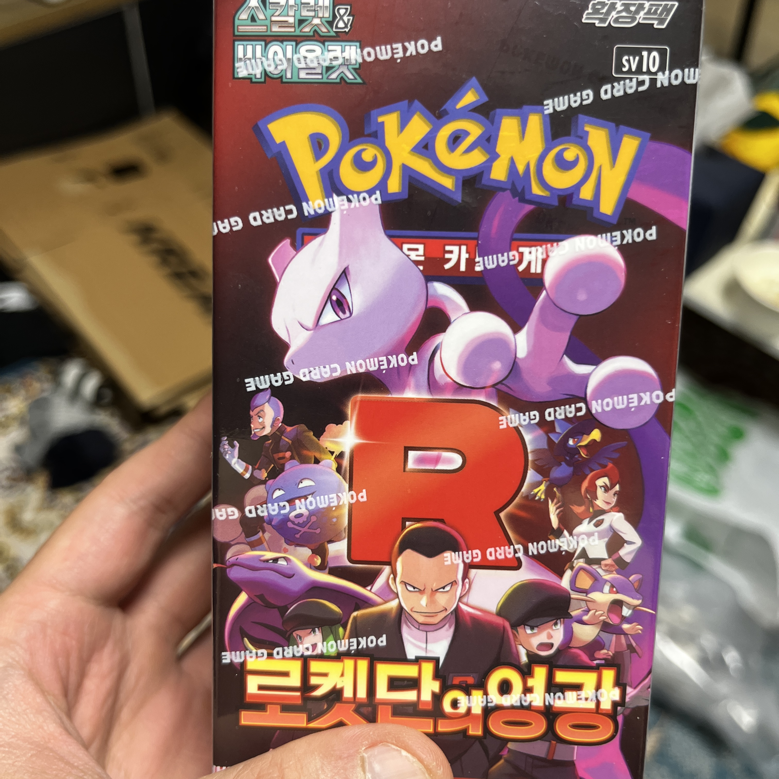 Pokemon TCG Scarlet & Violet Expansion Pack Glory of Team Rocket Box (Pack of 30) 착용 스타일