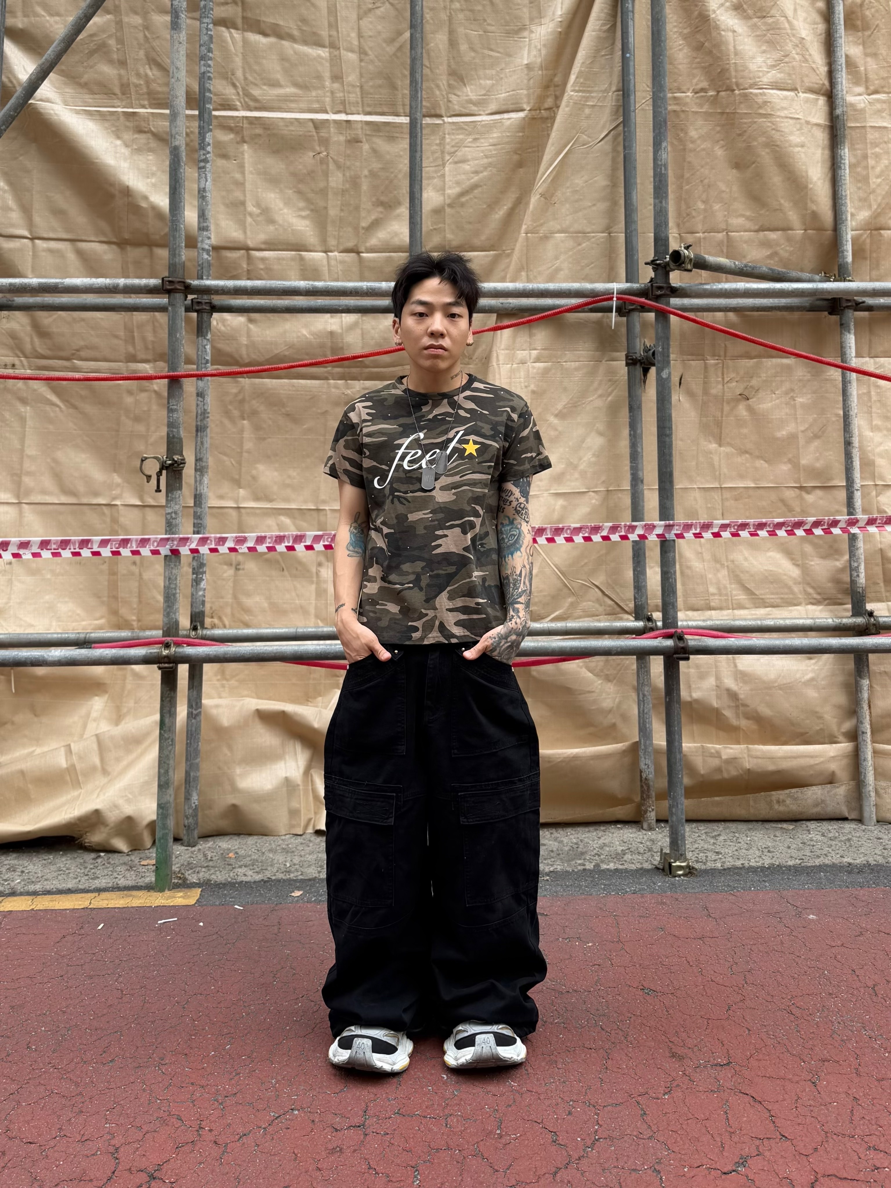 (W) Balenciaga Cargo Sneakers Grey Black Yellow 착용 스타일 - 2