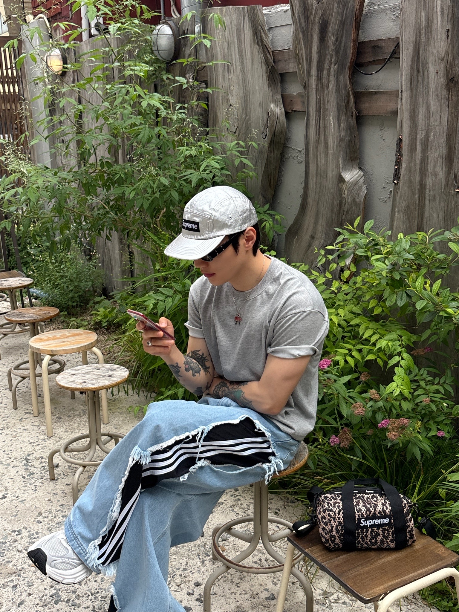 Supreme Washed Chino Twill Camp Cap Silver - 25SS, Gentle Monster x Maison Margiela MM206 Black Gray 착용 스타일 - 1