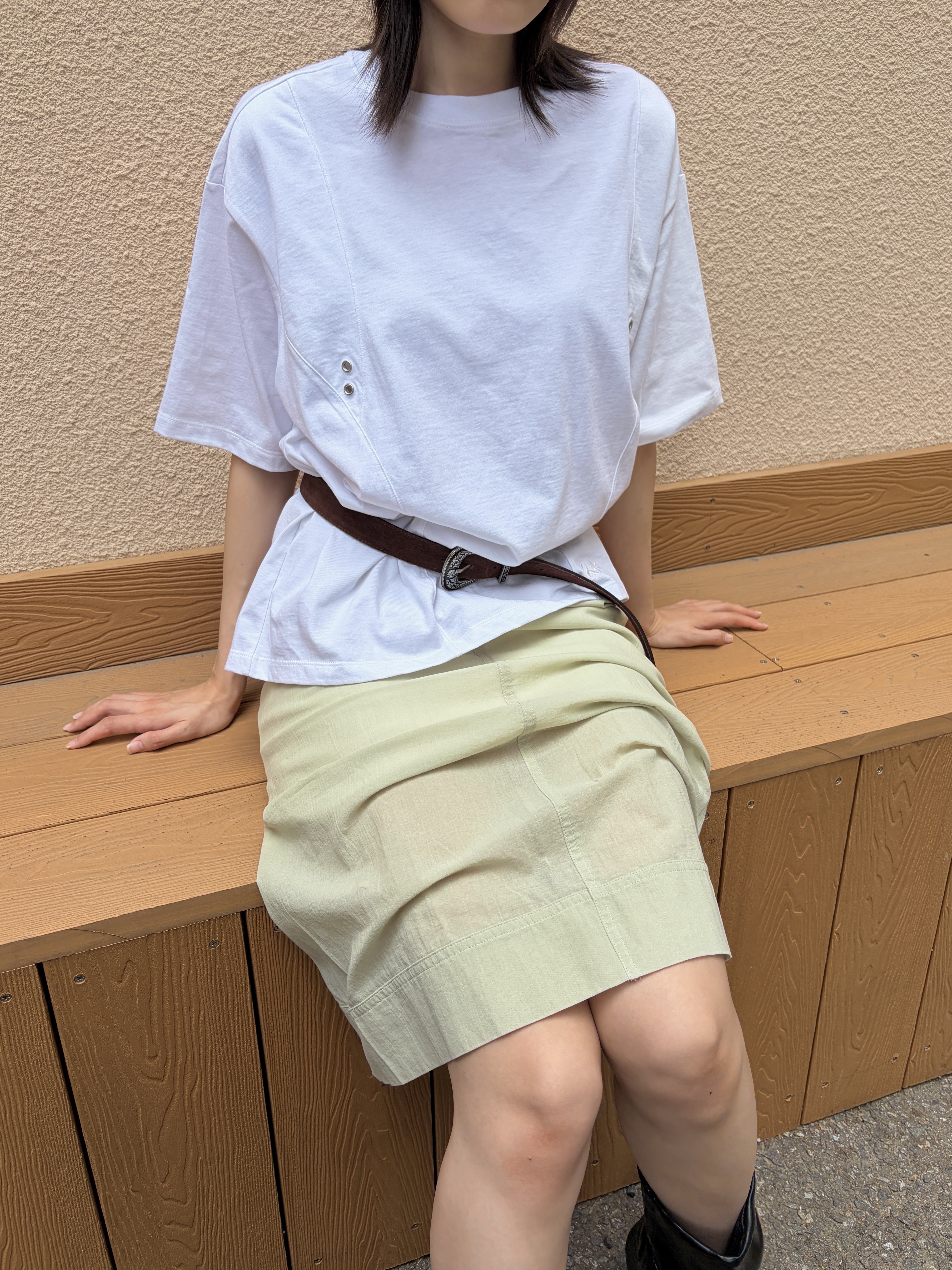 Riomeu Curved Incision Washed Short Sleeve T-shirt White 착용 스타일 - 2
