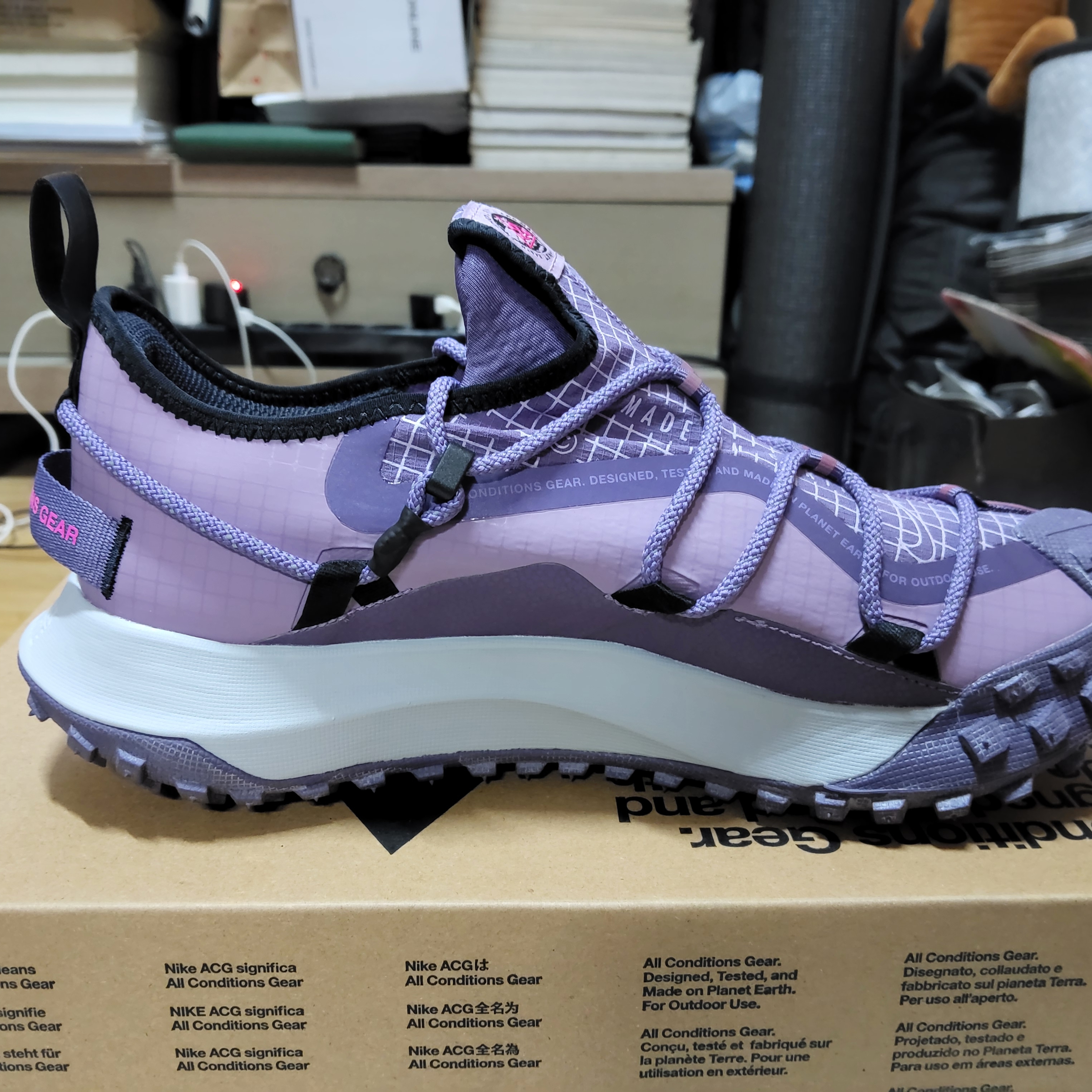 Nike ACG Mountain Fly Low Canyon Purple 착용 스타일 - 3