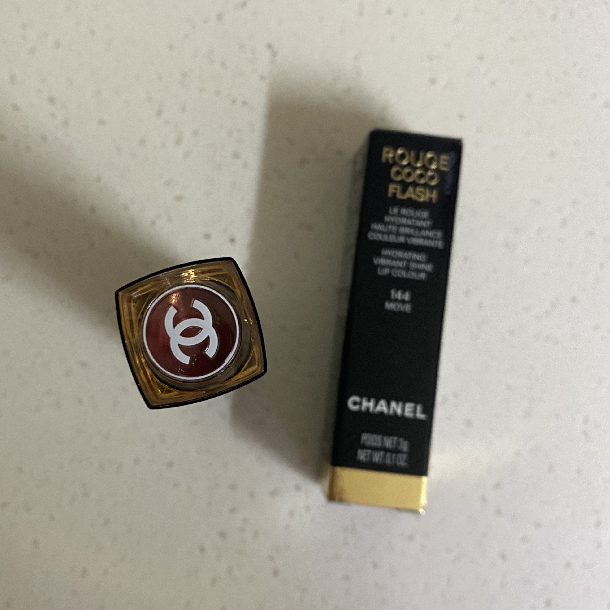 Chanel Rouge Coco Flash 144 Move 착용 스타일