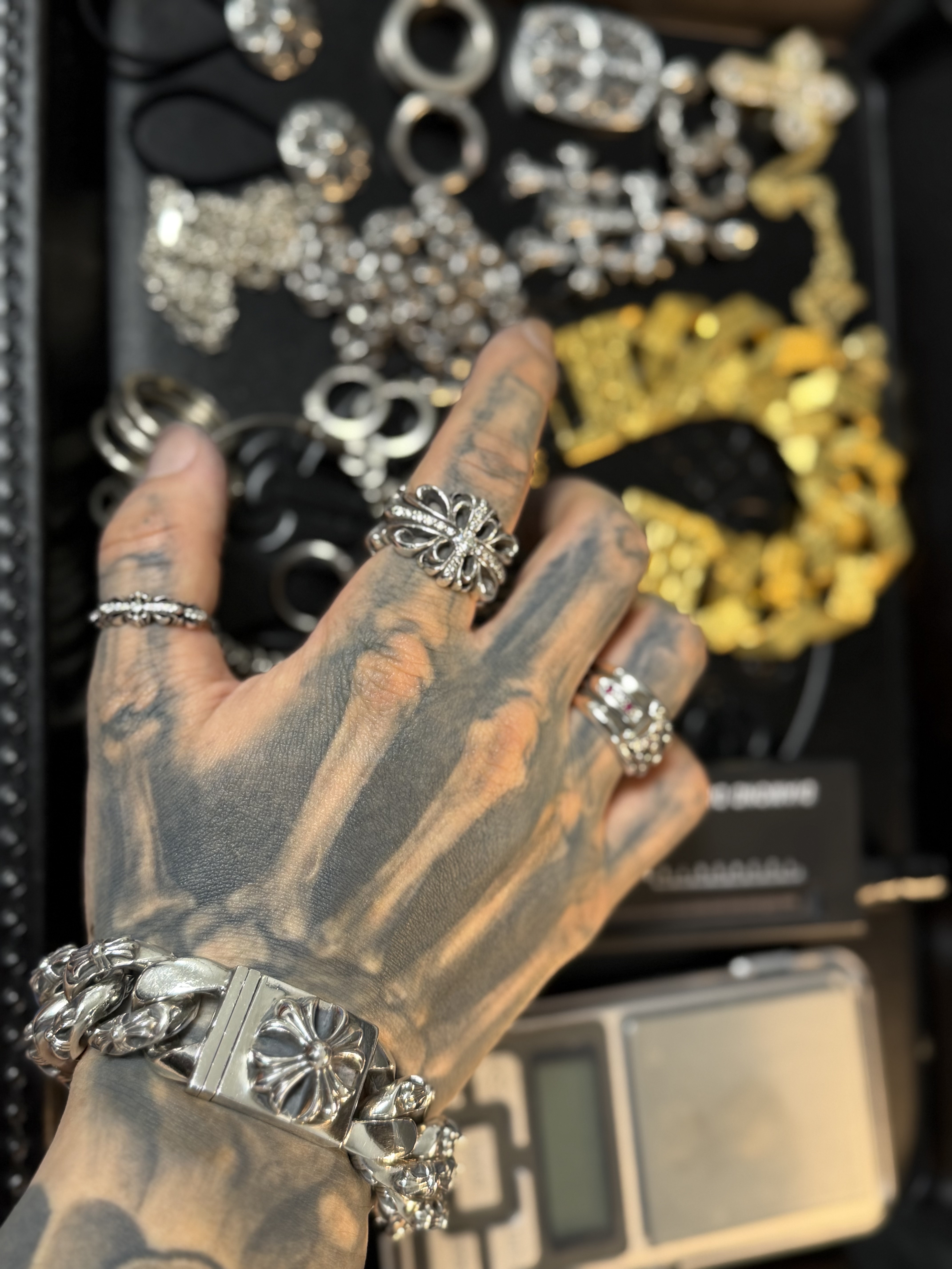 Chrome Hearts Baby Classic Floral Cross Ring Silver, Chrome Hearts ID Dagger Classic Link Bracelet Silver 착용 스타일 - 1