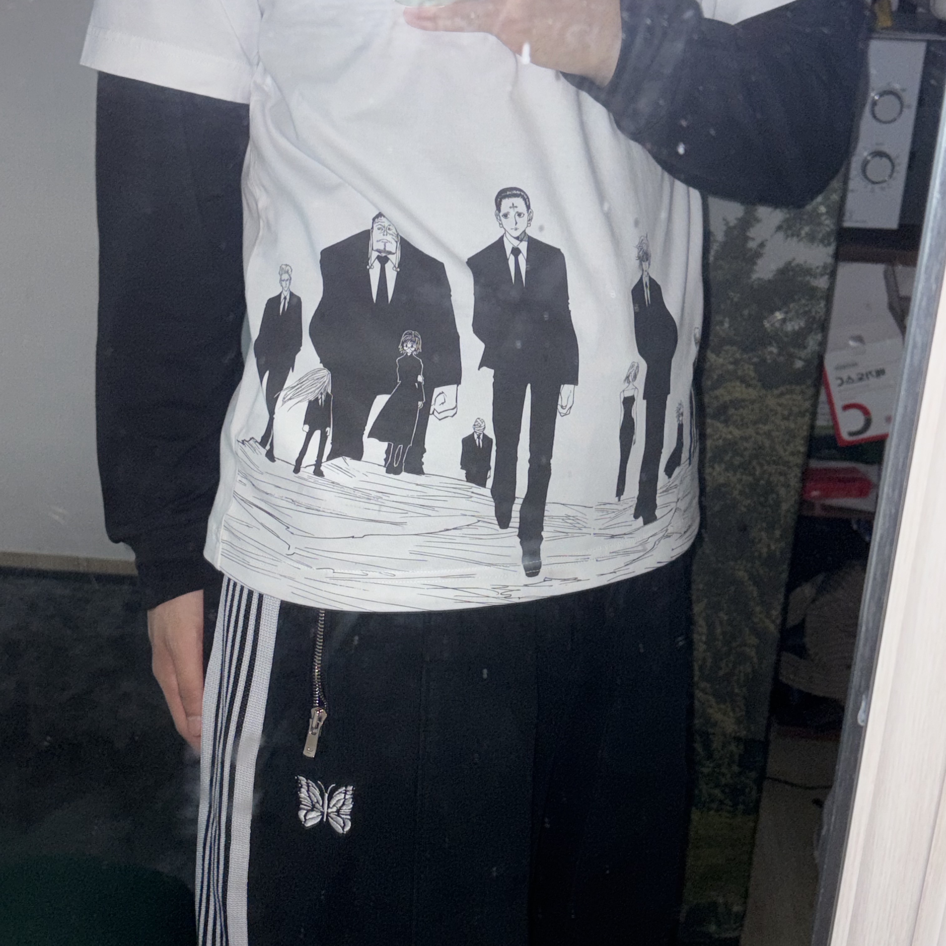 Uniqlo UT Shueisha 100th Anniversary Hunter x Hunter T-Shirt White, Needles x LHP H.D. Track Pants Cotton Jersey Black 착용 스타일 - 1