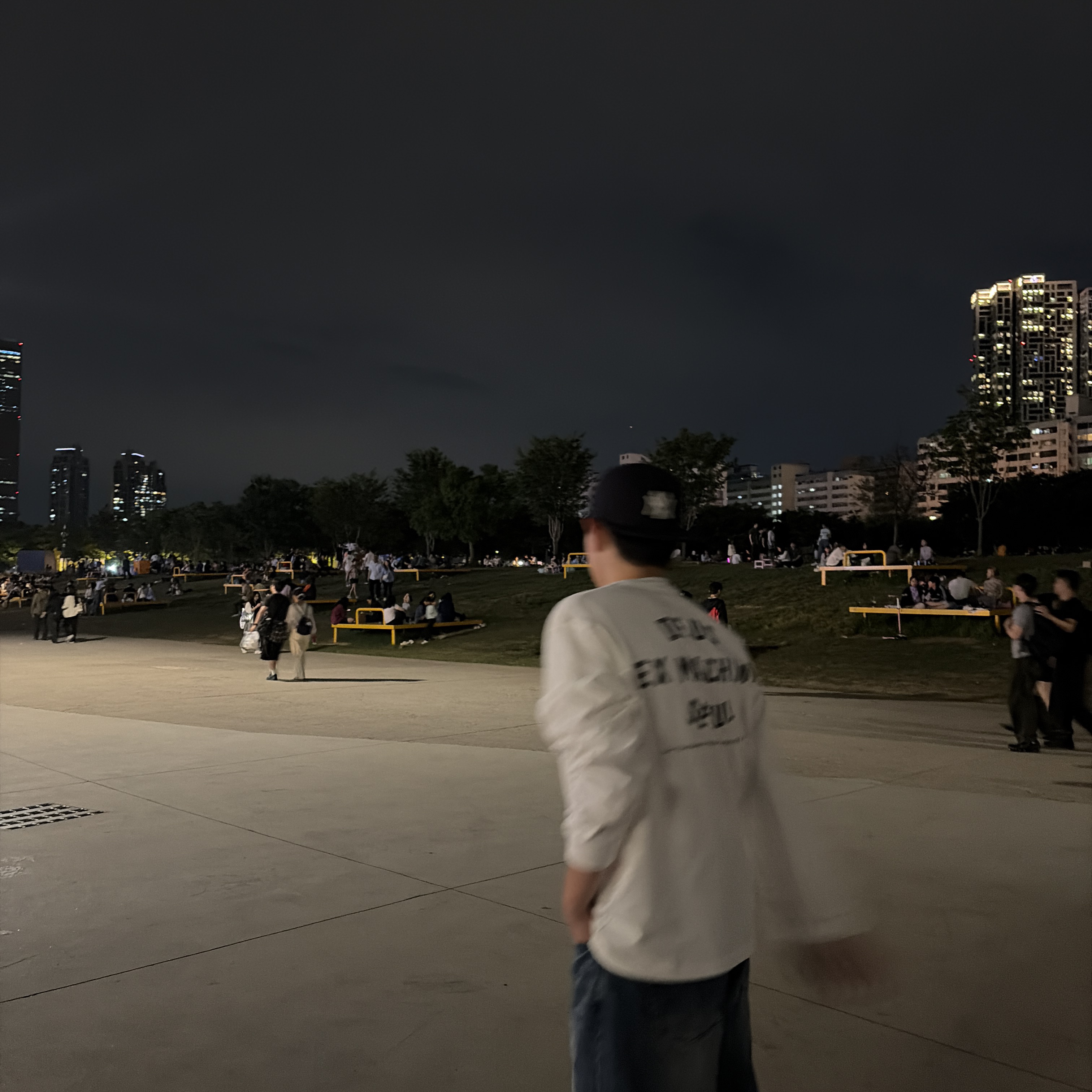 Deus Ex Machina Seoul College Long Sleeve T-Shirt White, New Era 59Fifty MLB Authentic New York Yankees Game Navy 착용 스타일