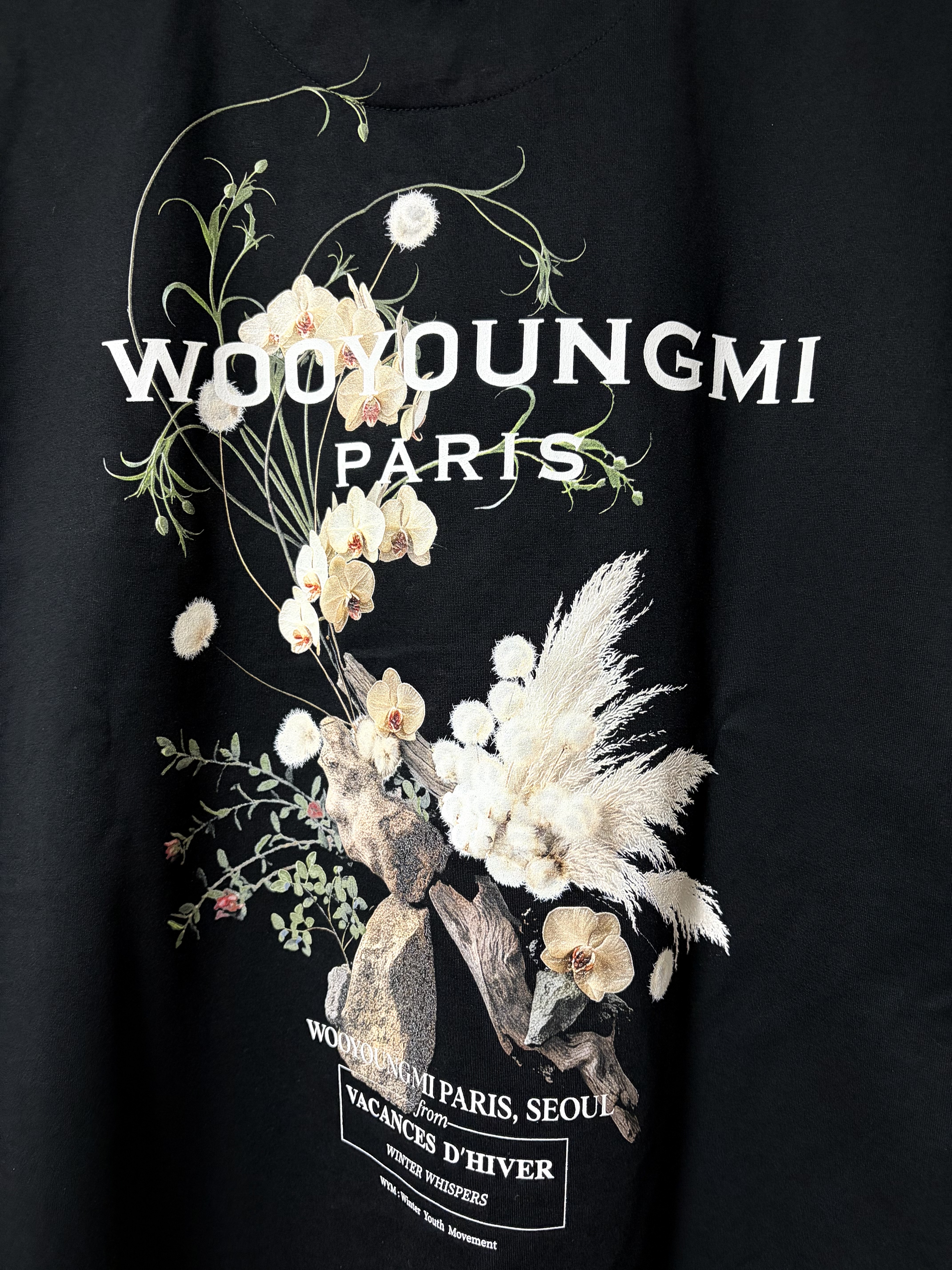 Wooyoungmi Flower Back Logo T-Shirt Black - 26FW 착용 스타일 - 1
