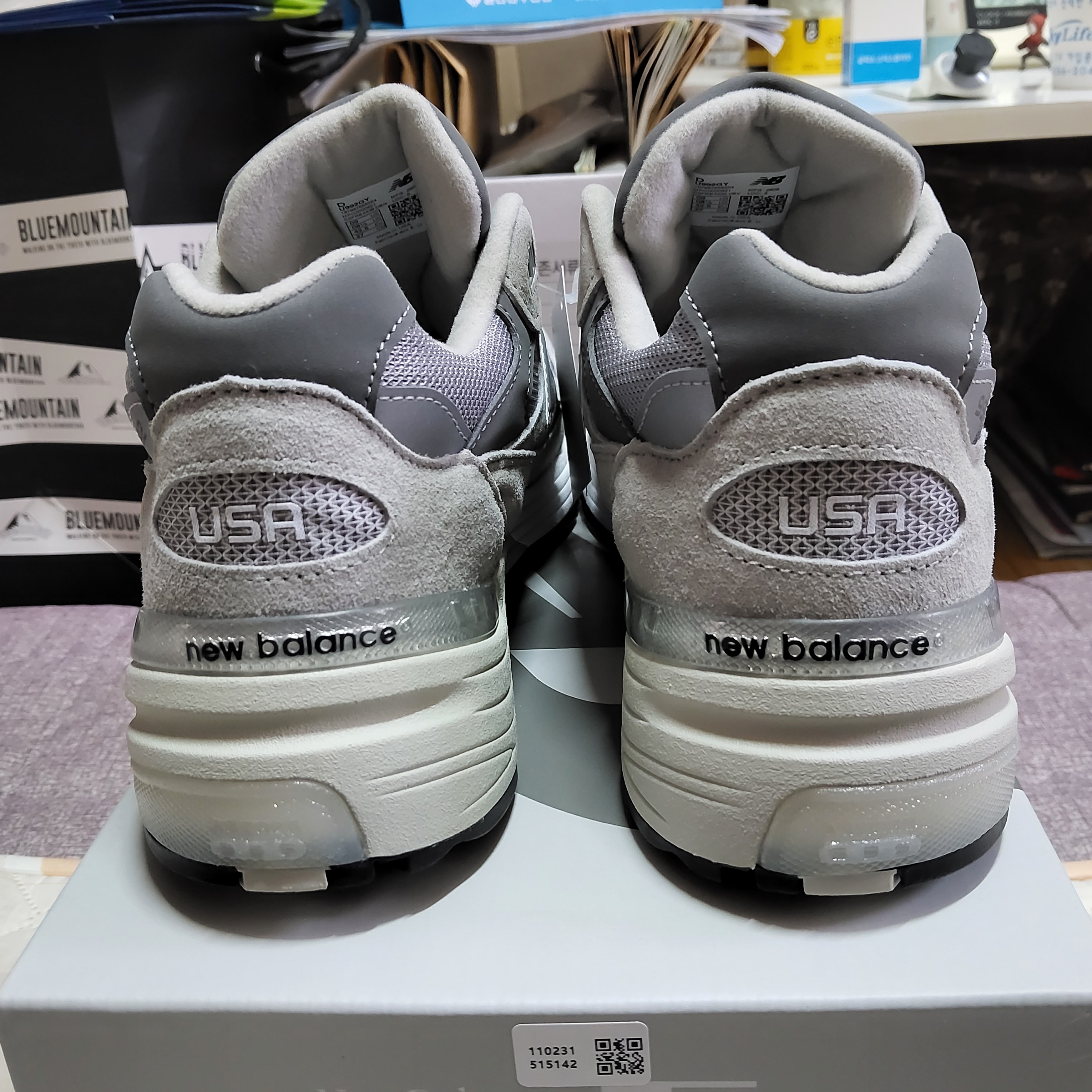 New Balance 992 Made in USA Core Grey Silver Metallic 착용 스타일 - 5