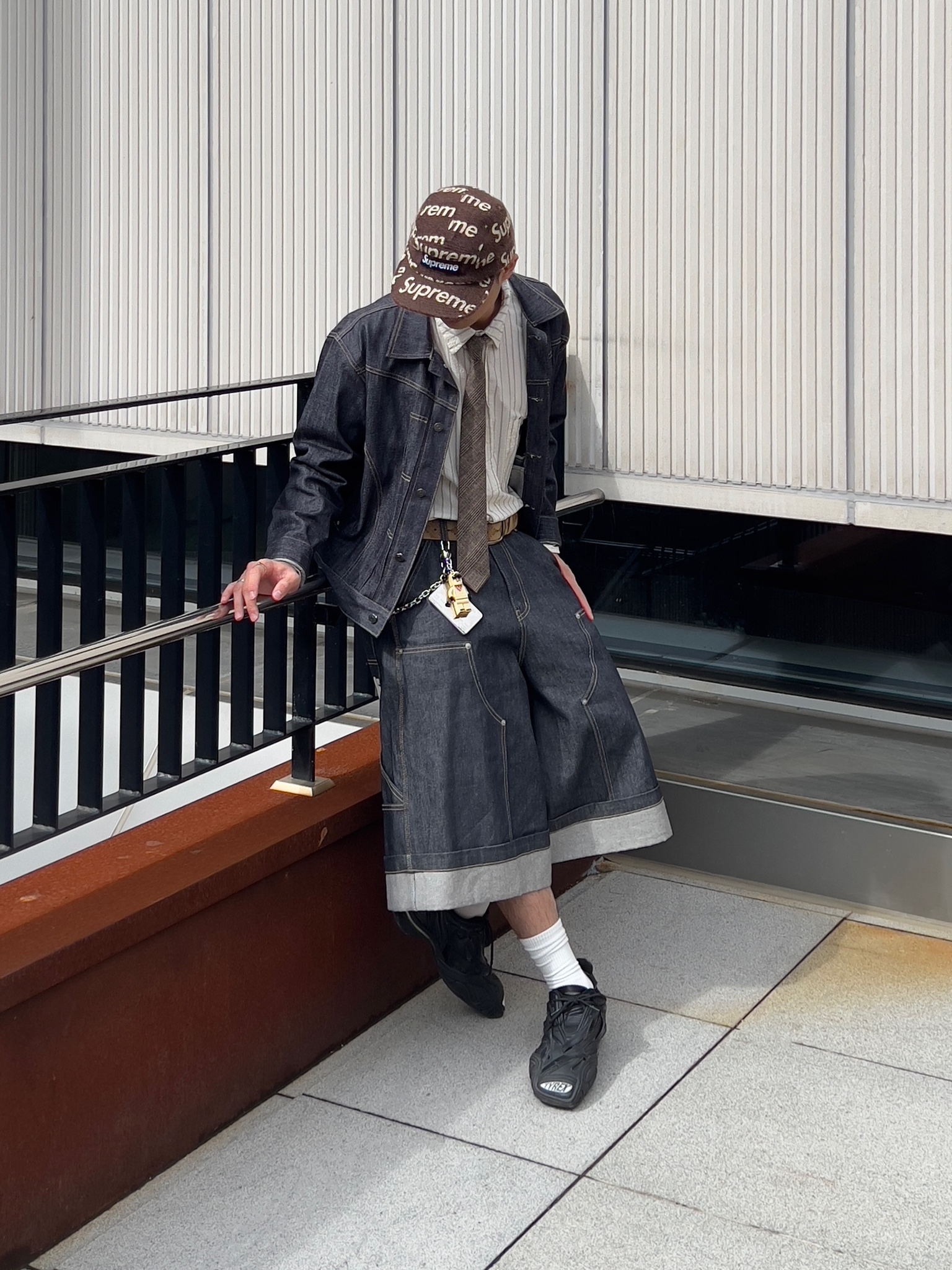 Balenciaga Tyrex Sneakers Black 착용 스타일