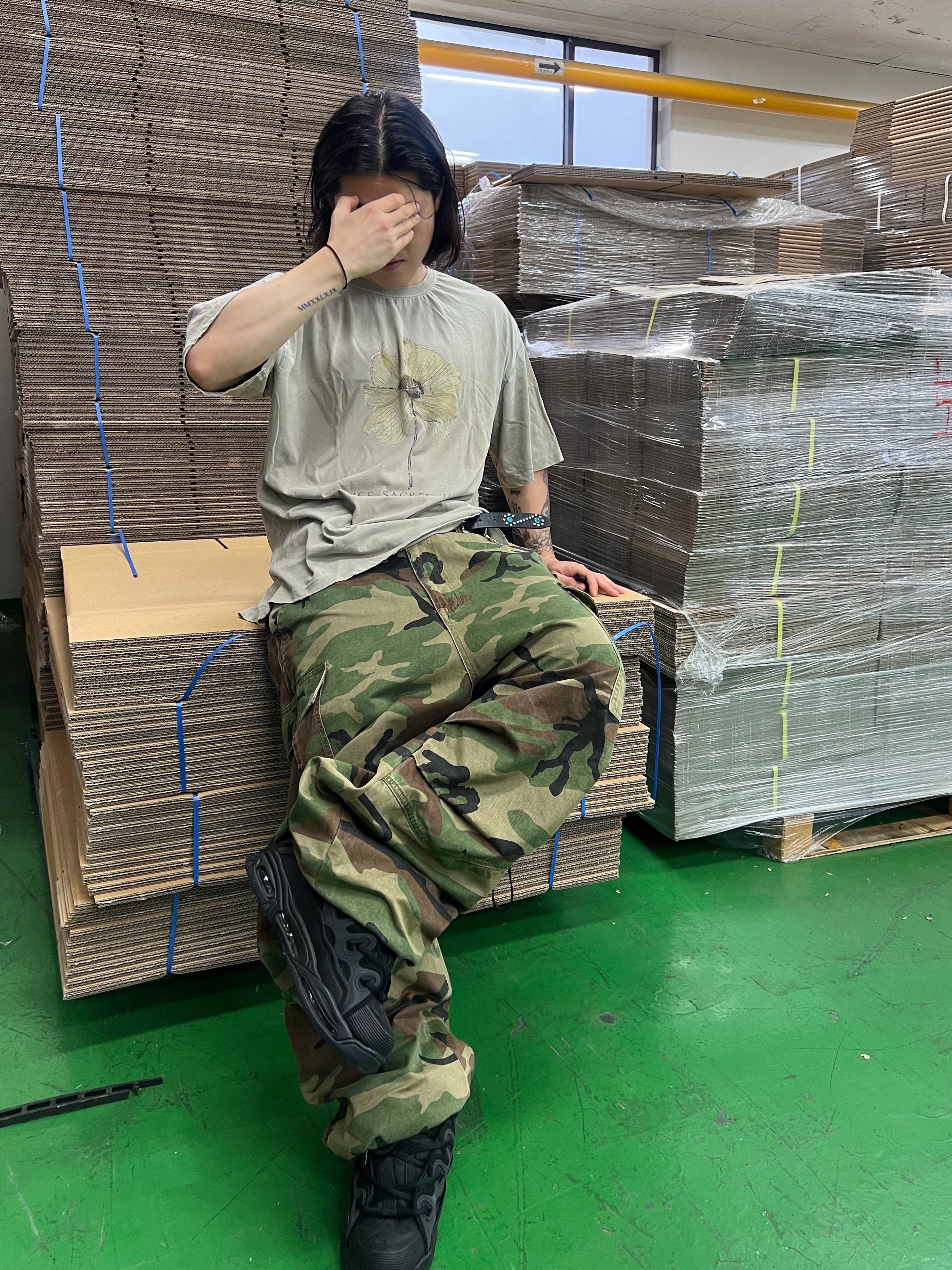 NOD Stone Washed Cargo Pants Camo, Undermycar Once Sacred Always Holy Vintage T-Shirt Oatmeal - 25SS 착용 스타일 - 2