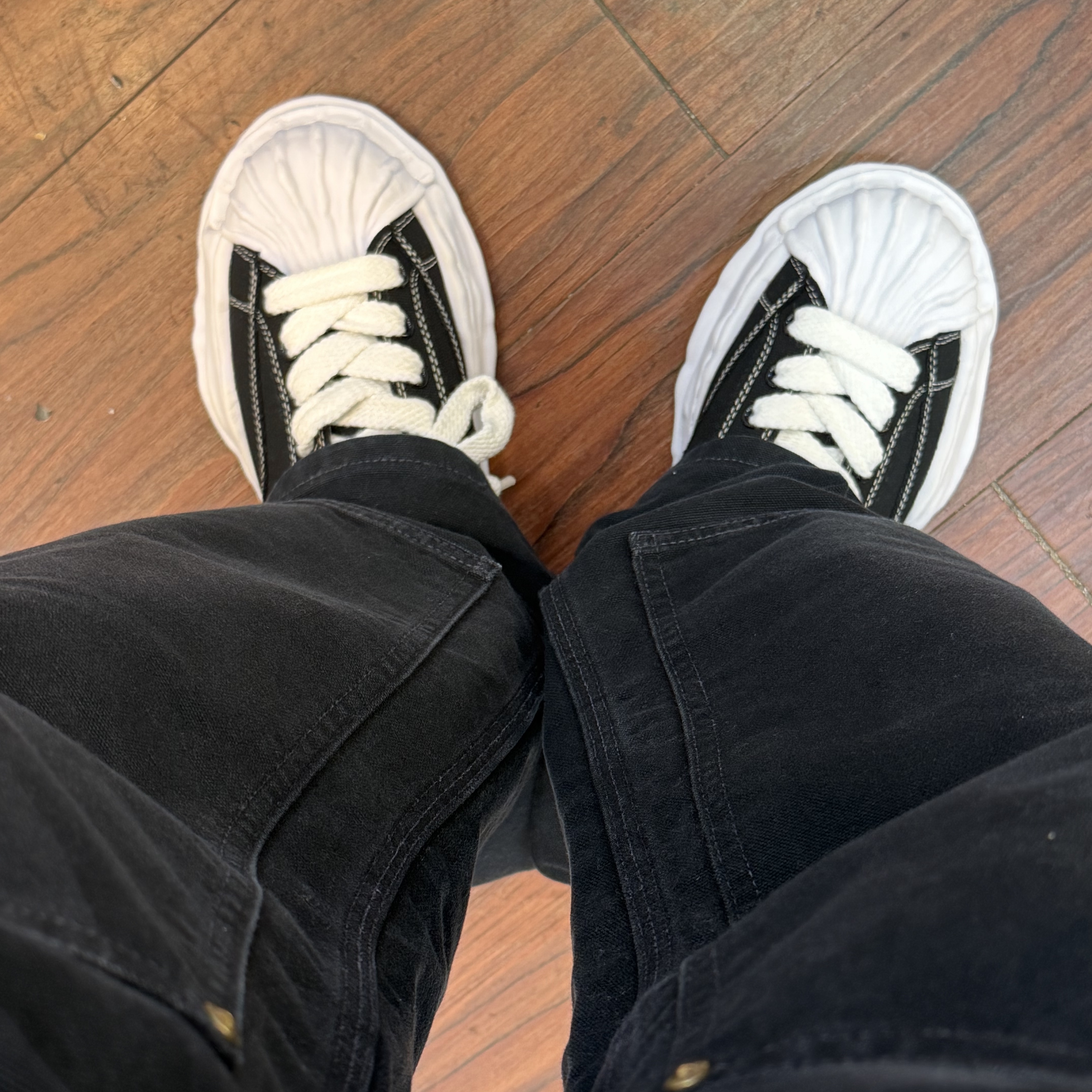 Maison Mihara Yasuhiro Blakey OG Sole Canvas Low-top Sneakers Black White 착용 스타일