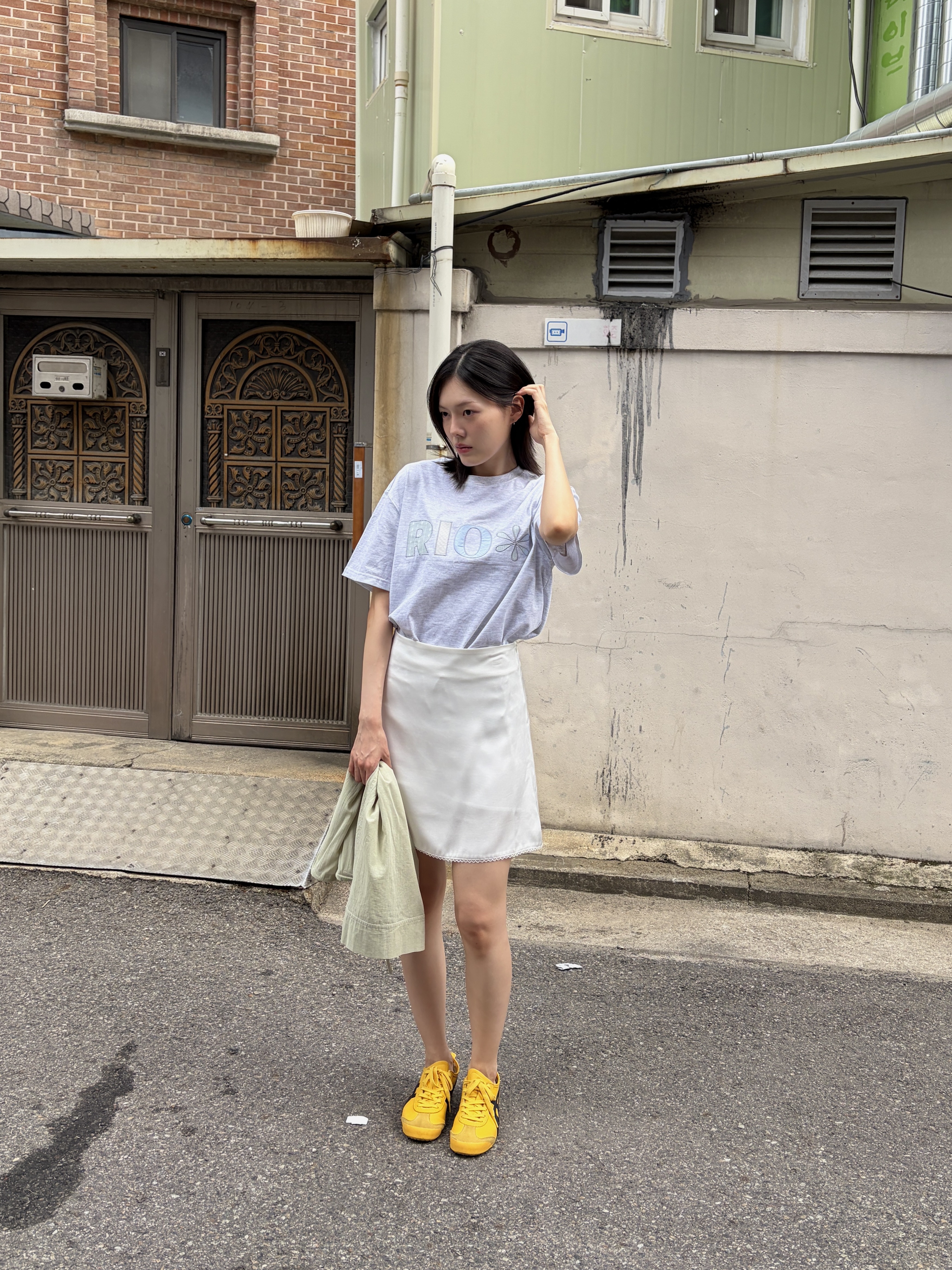Riomeu Check Applique Short Sleeve T-shirt White Melange 착용 스타일 - 1