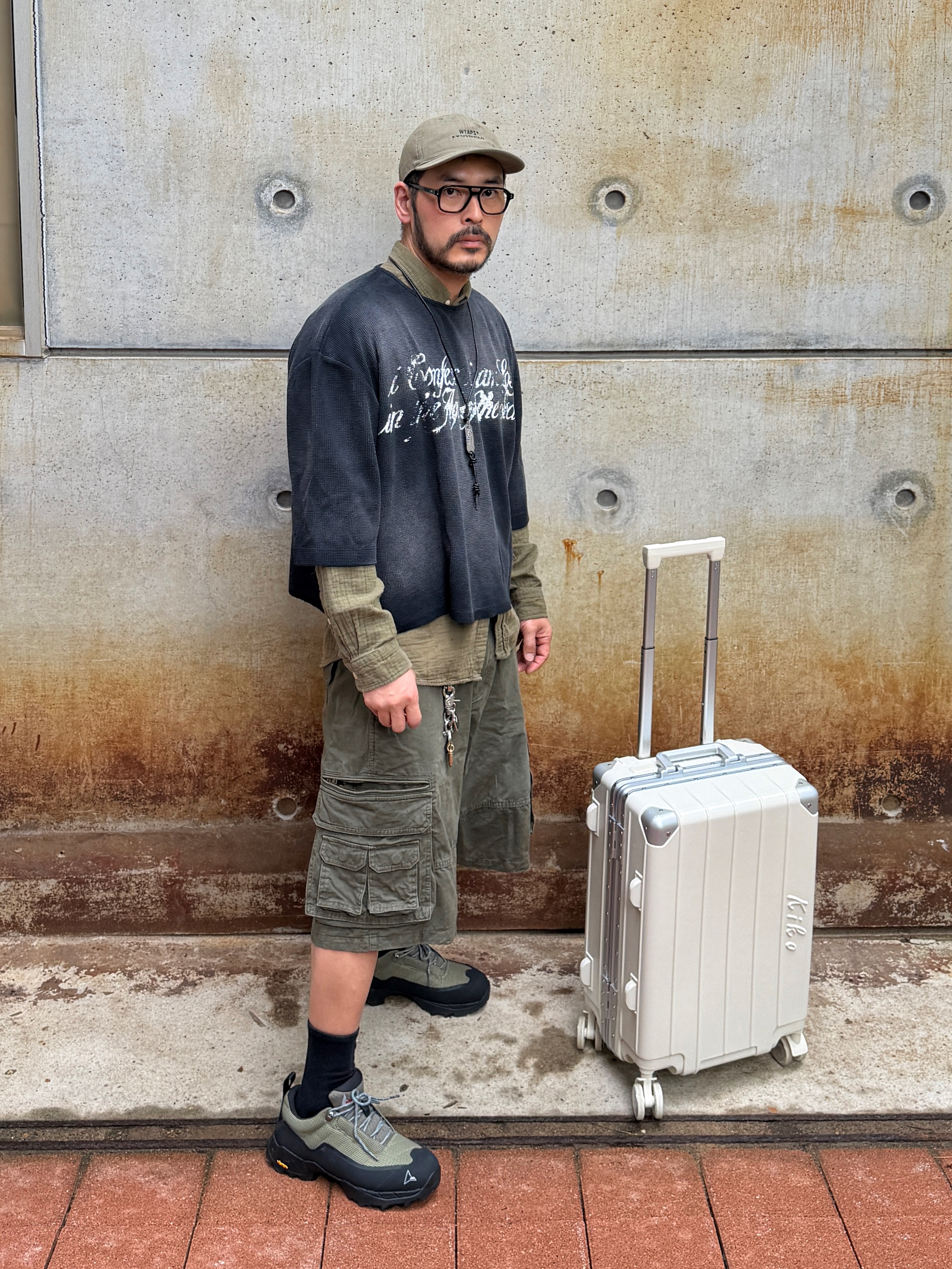 Roa Hiking Katharina Olive Black, NOMANUAL Washed Cargo Shorts Olive 착용 스타일 - 2