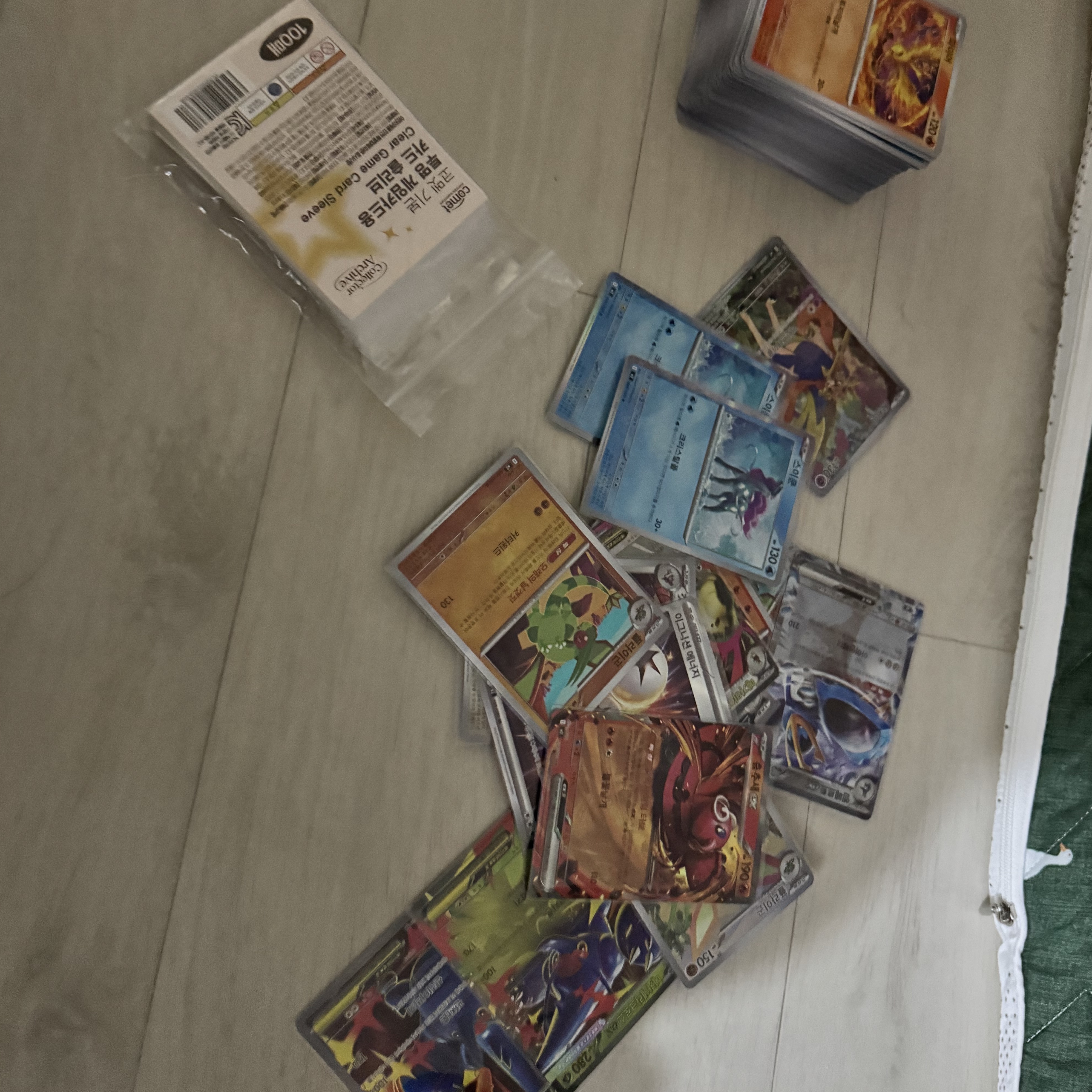 Pokemon TCG Mega Expansion Pack Inferno X Box (Pack of 30/Korean Ver.) 착용 스타일