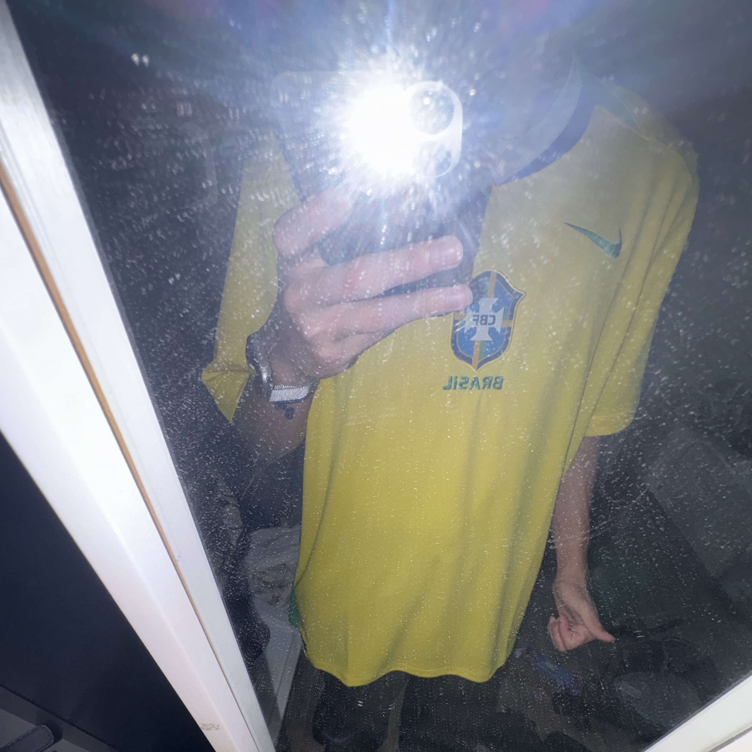 Nike Brazil 2025 Stadium Home Dri-Fit Football Replica Jersey Lightning Green Spark (Non Marking Ver.) 착용 스타일
