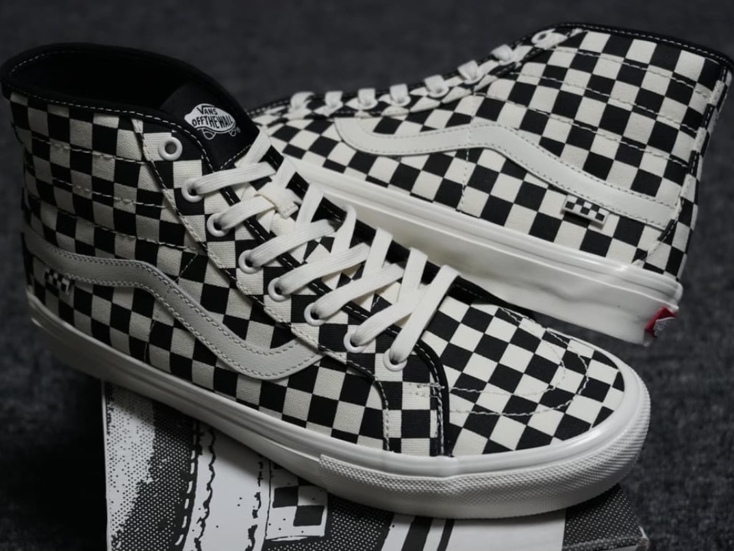 Vans Sk8-Hi Black White 착용 스타일