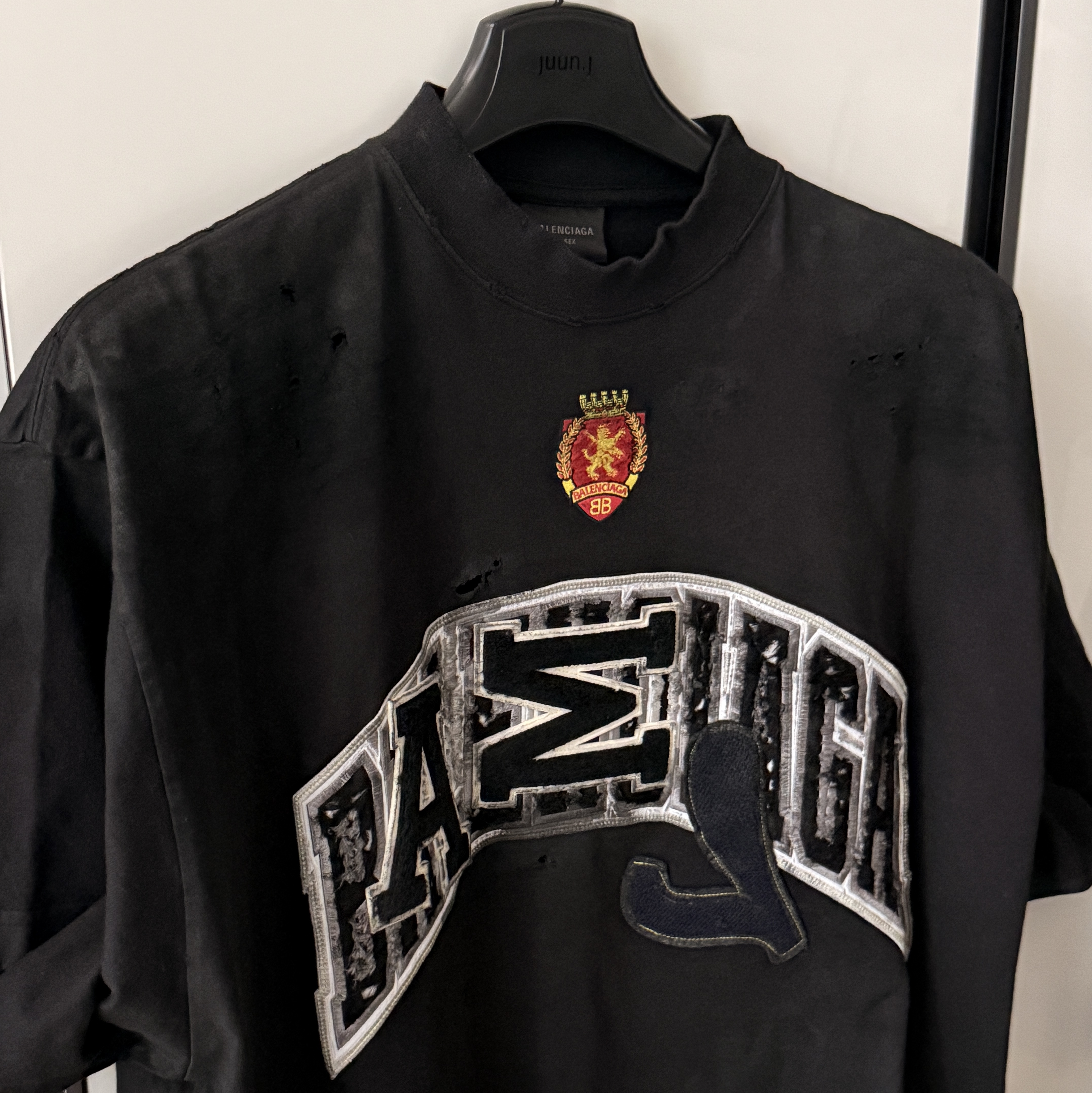 Balenciaga Skater T-Shirt Oversized Black Faded 착용 스타일