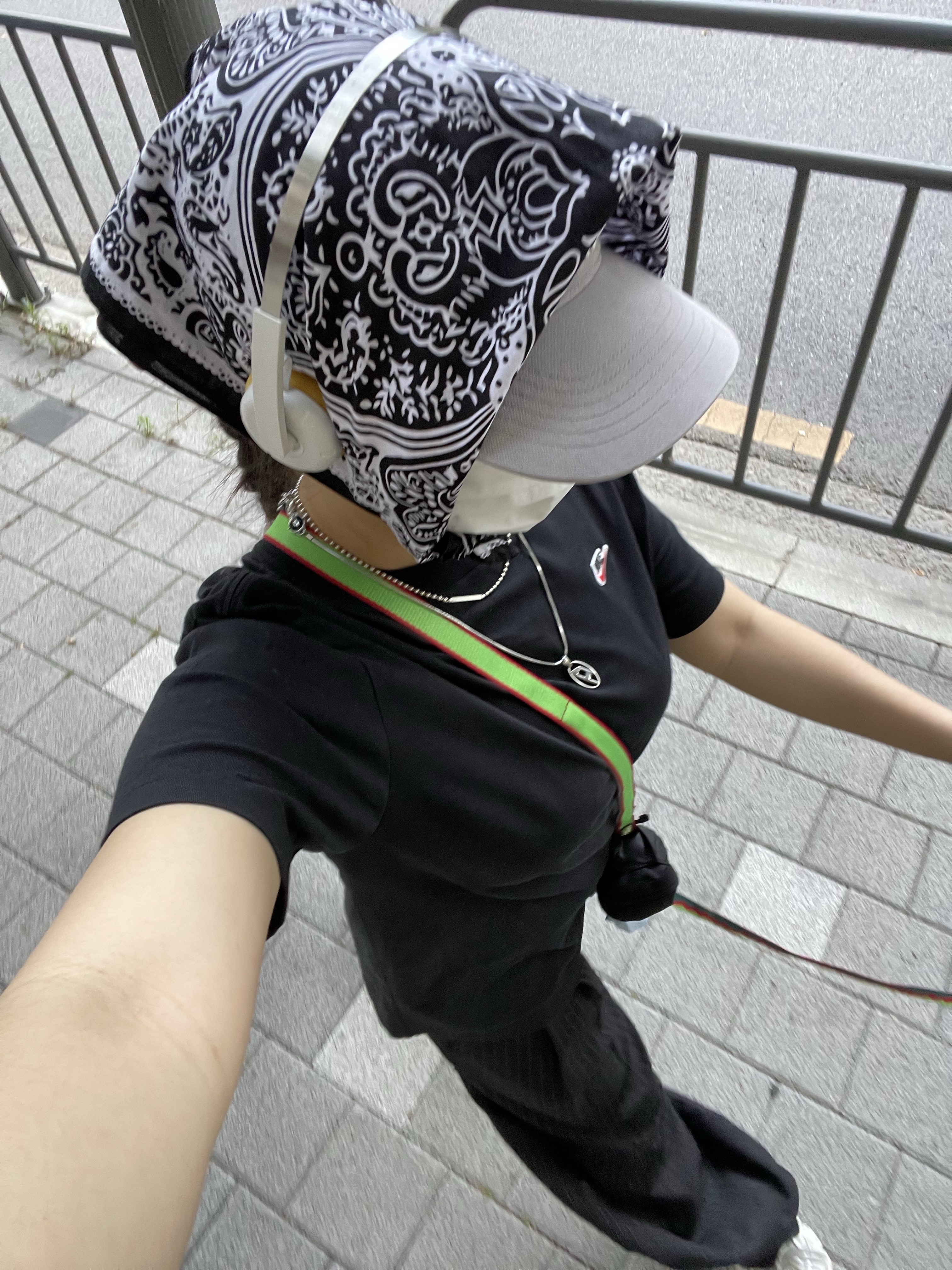 Diesel Dx1342 Stainless Steel Pendant Necklace Silver, Adidas Vento XLG Runner Deluxe Sneakers White Black 착용 스타일 - 3