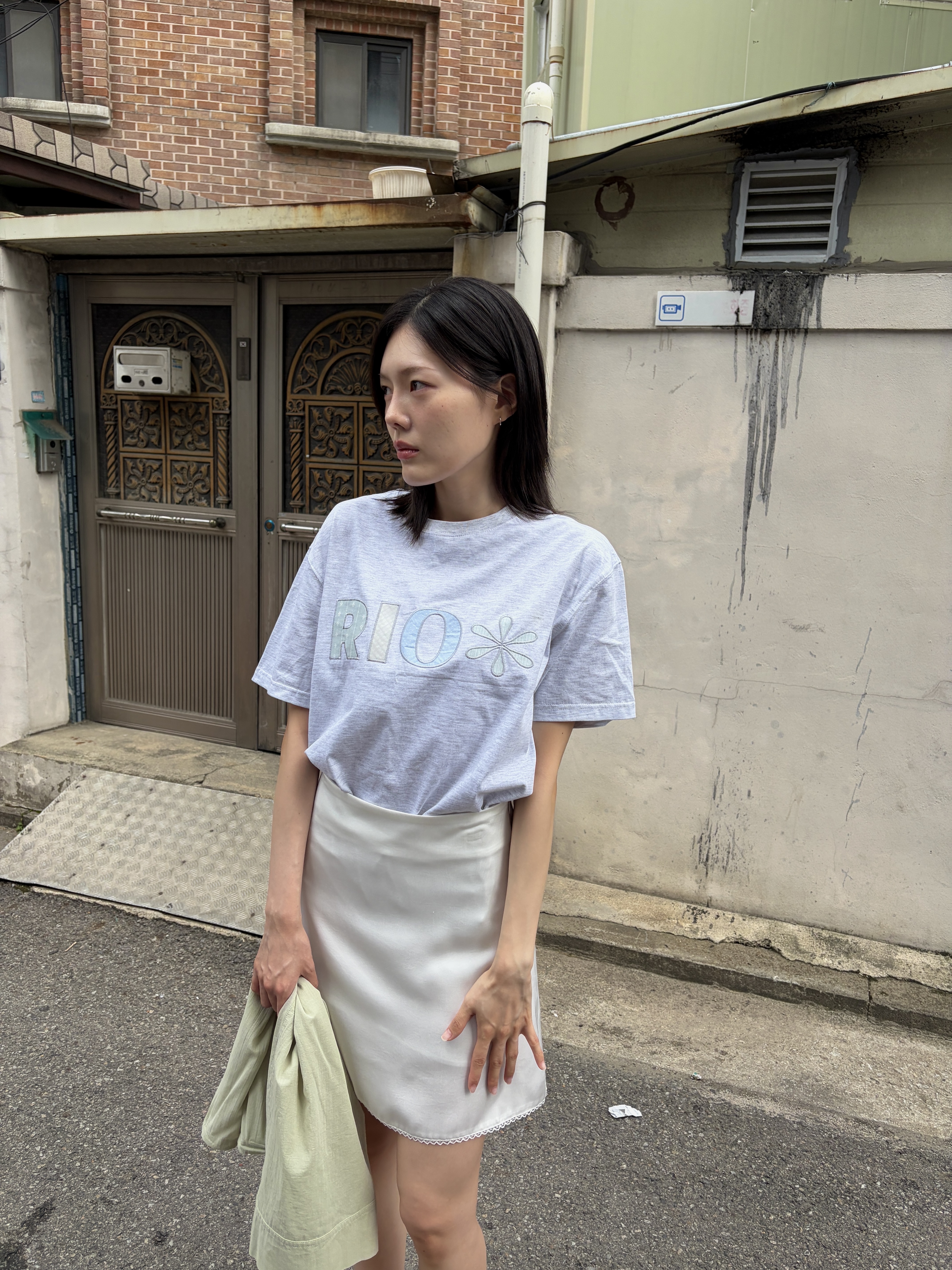 Riomeu Check Applique Short Sleeve T-shirt White Melange 착용 스타일 - 3