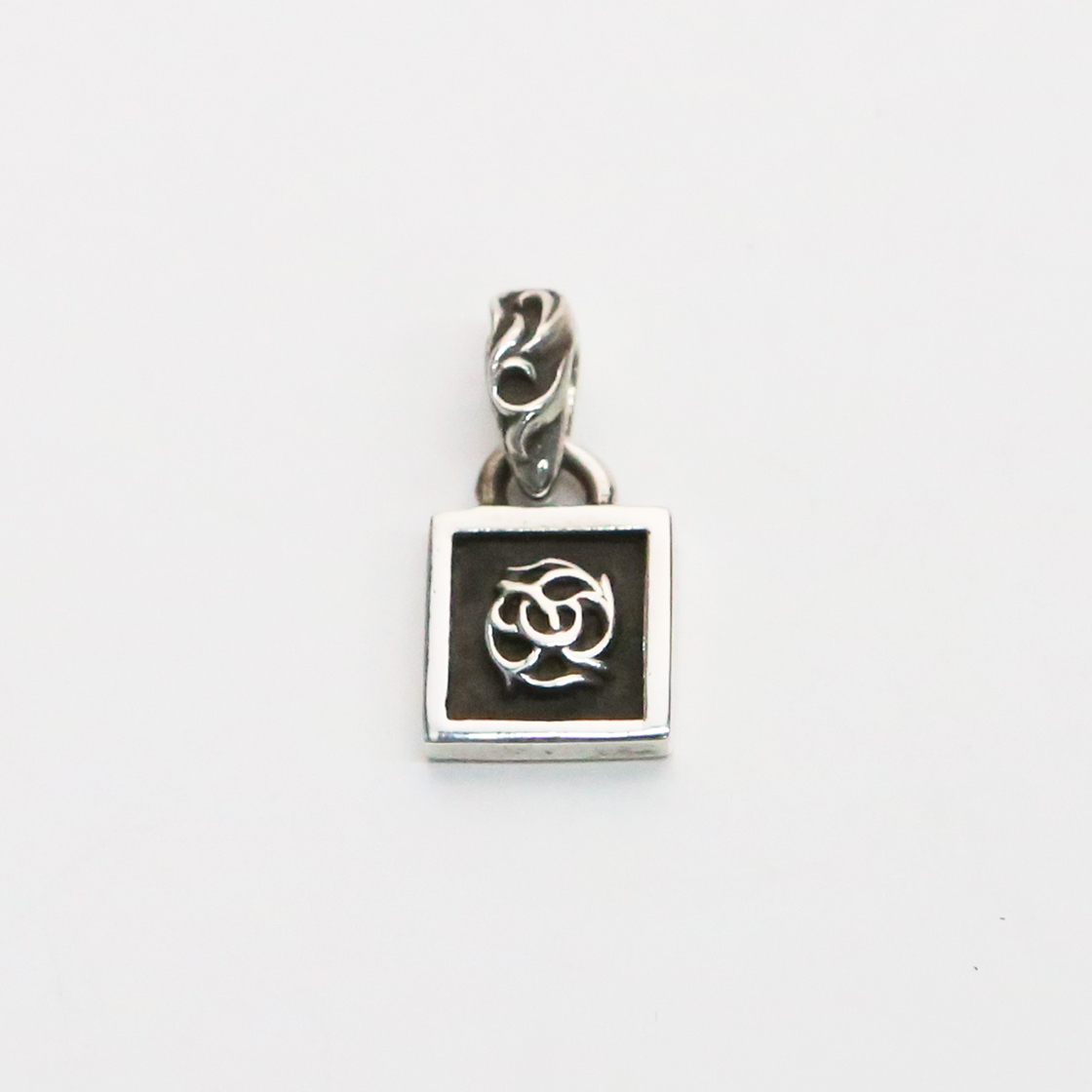 한스룸 크롬하츠 프레임드 플로랄 참(Hansroom Chrome Hearts Framed Floral Charm) - 2