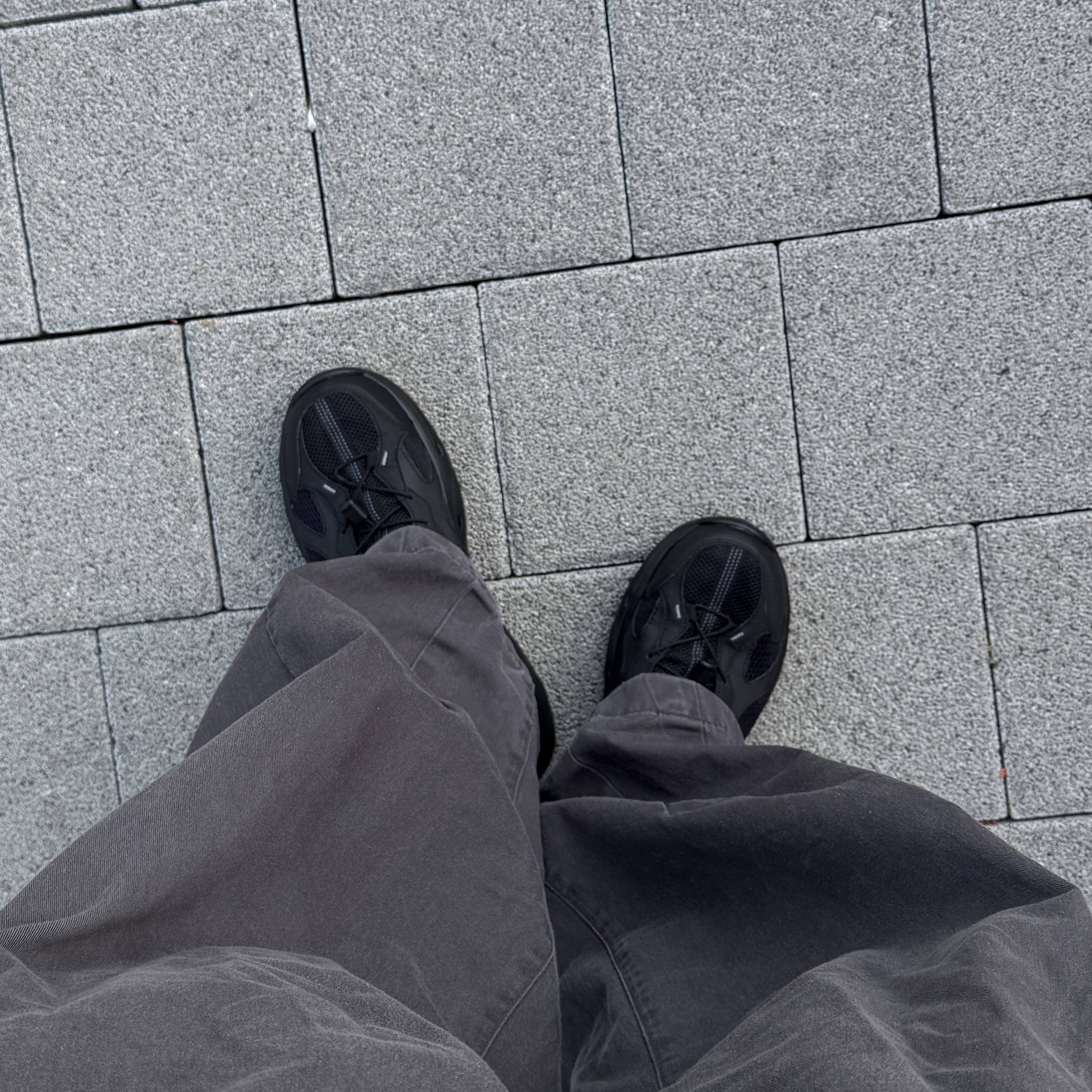 New Balance Kave Sandal Black 착용 스타일