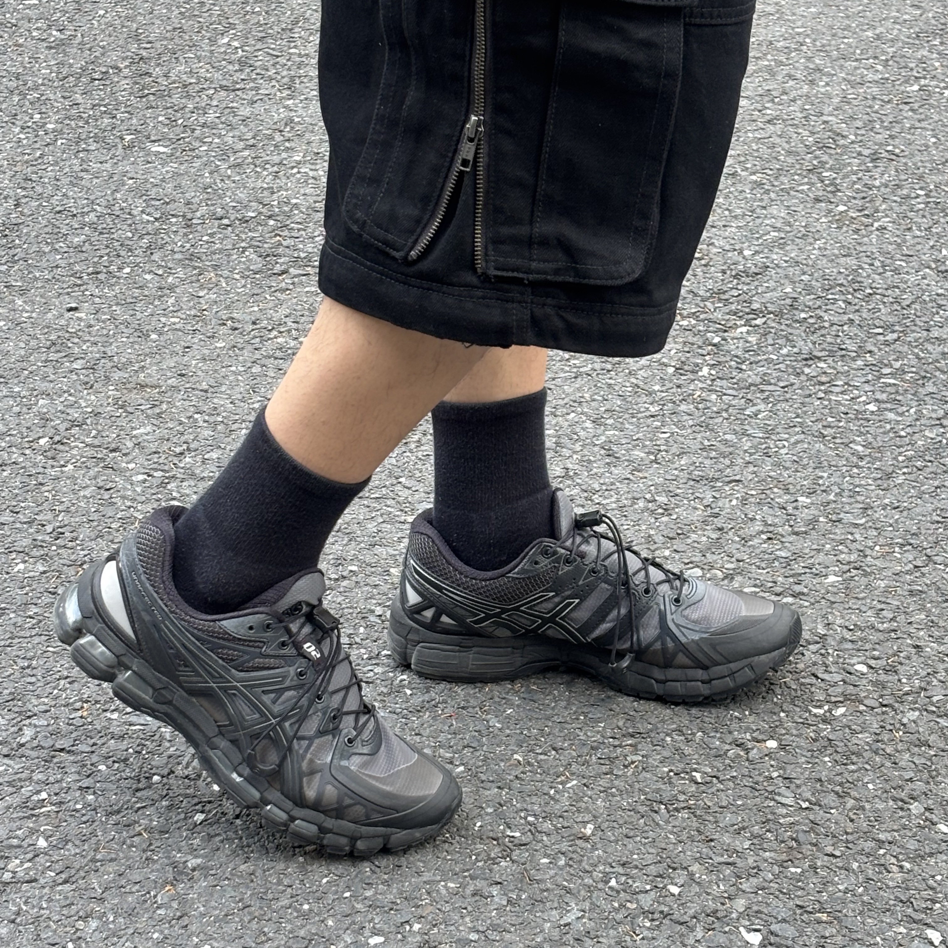 Asics x Unaffected Gel-Kayano 20 Obsidian Grey Black 착용 스타일