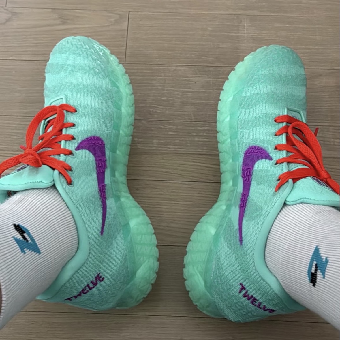 Nike Ja 3 EP Twelve Time Bleached Turquoise Safety Orange 착용 스타일 - 2